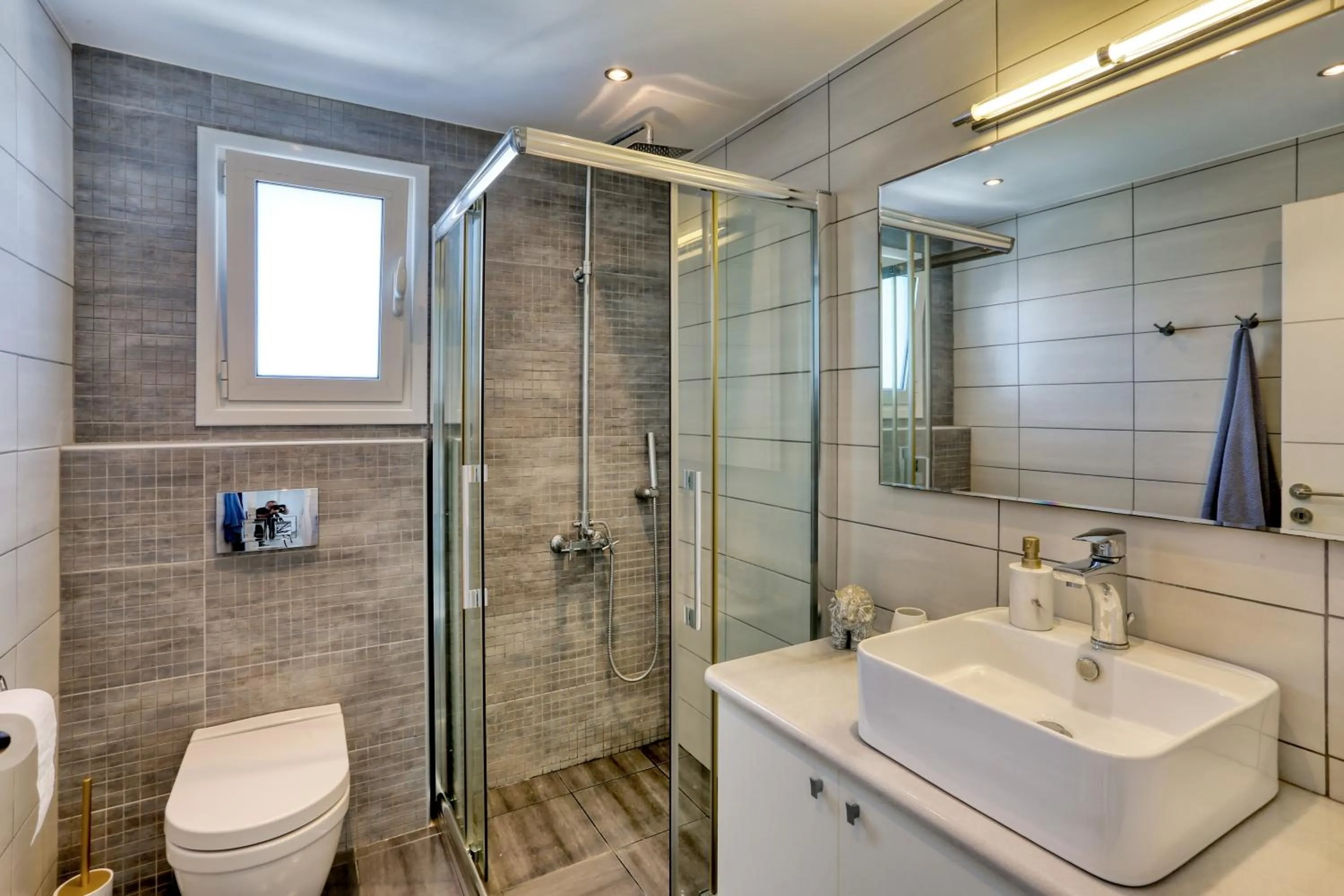 Helios Studios & Apartments