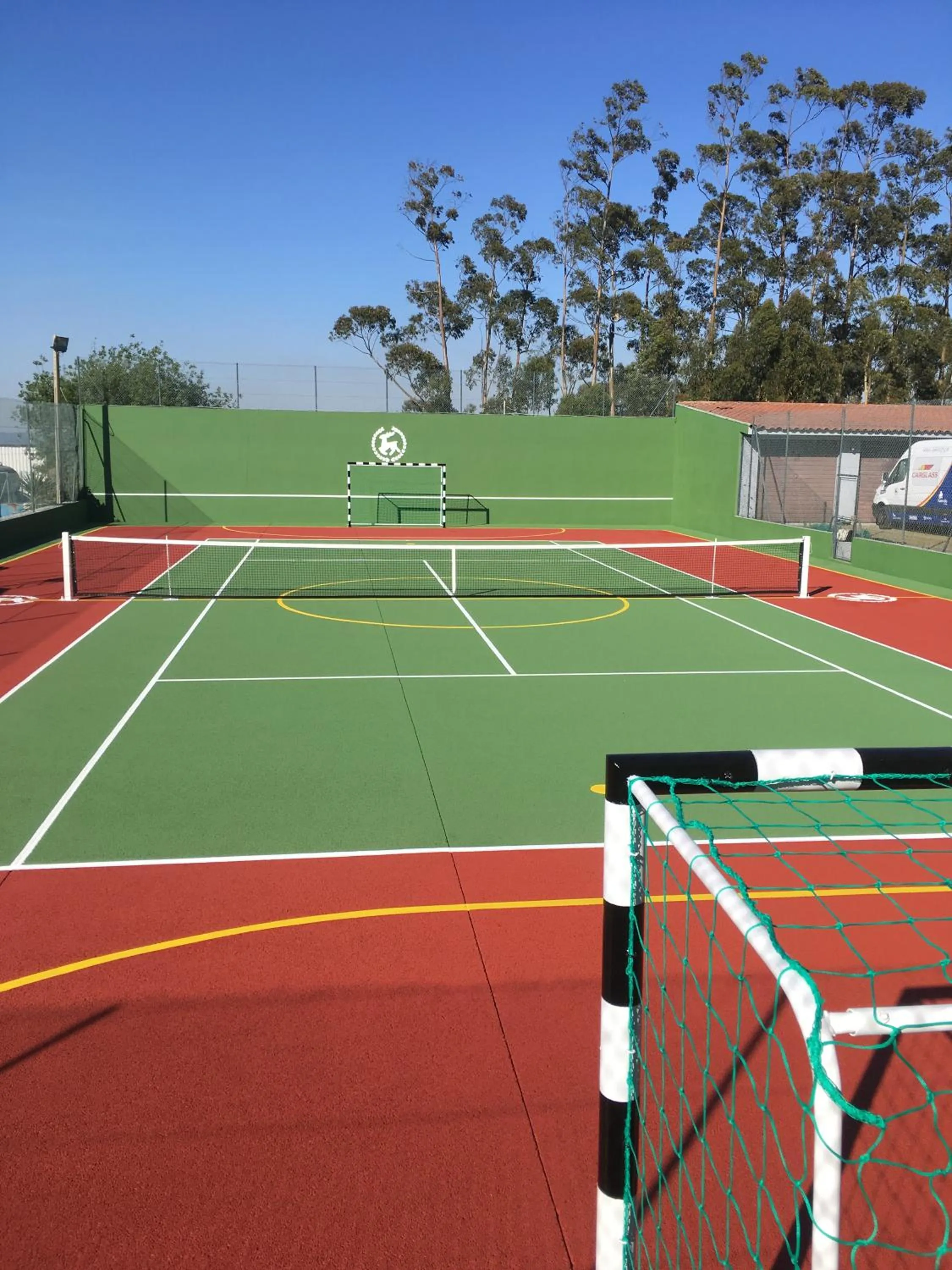Tennis court in Hotel Feira Pedra Bela