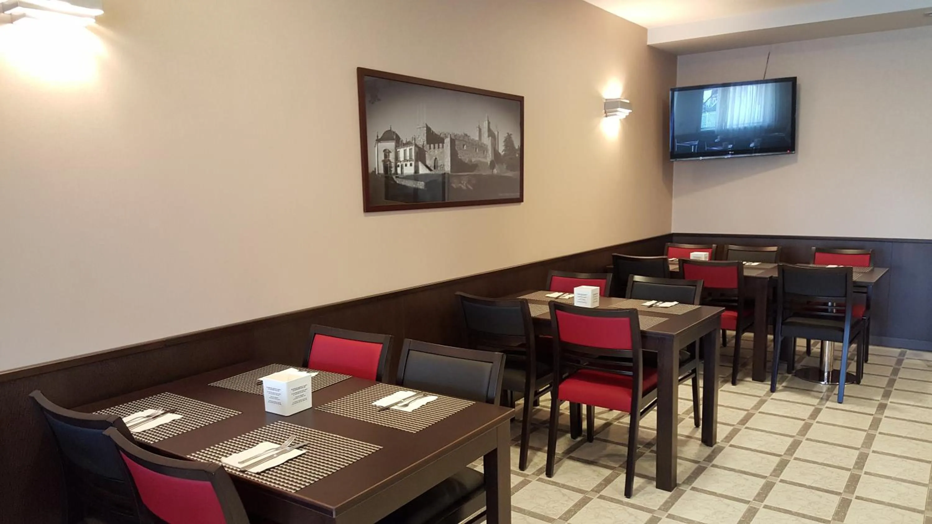 Restaurant/places to eat in Hotel Feira Pedra Bela