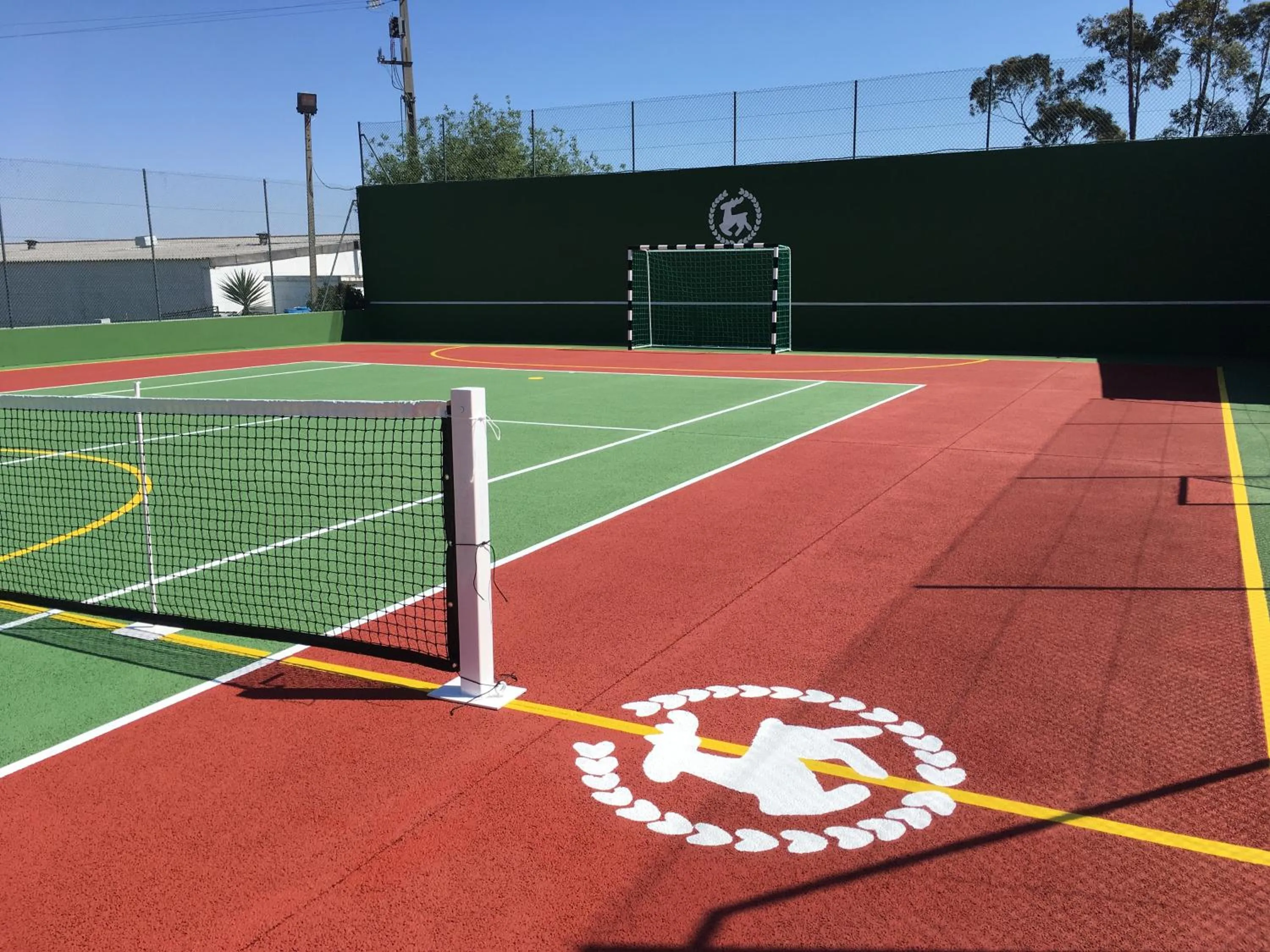 Tennis court in Hotel Feira Pedra Bela