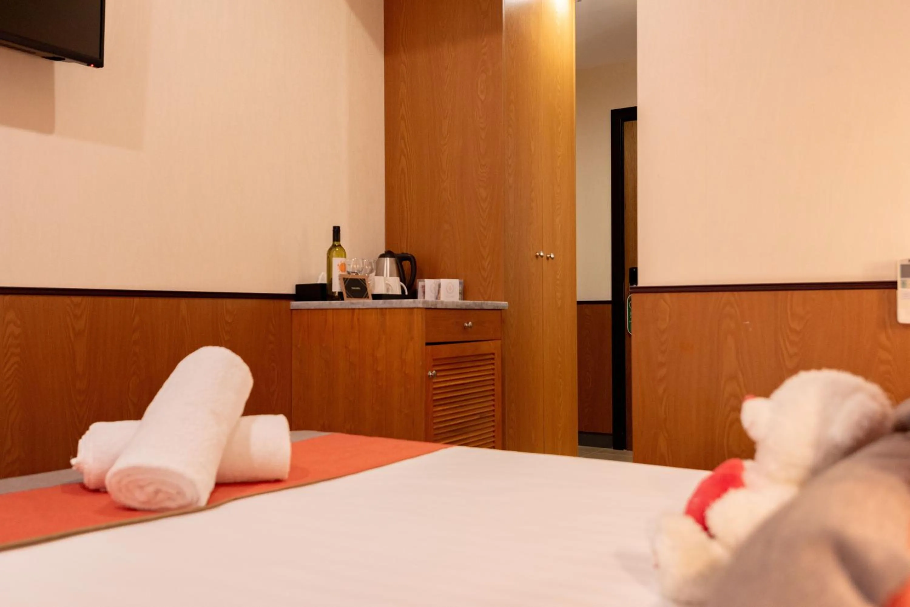 Bed in YEHS Hotel Sydney QVB