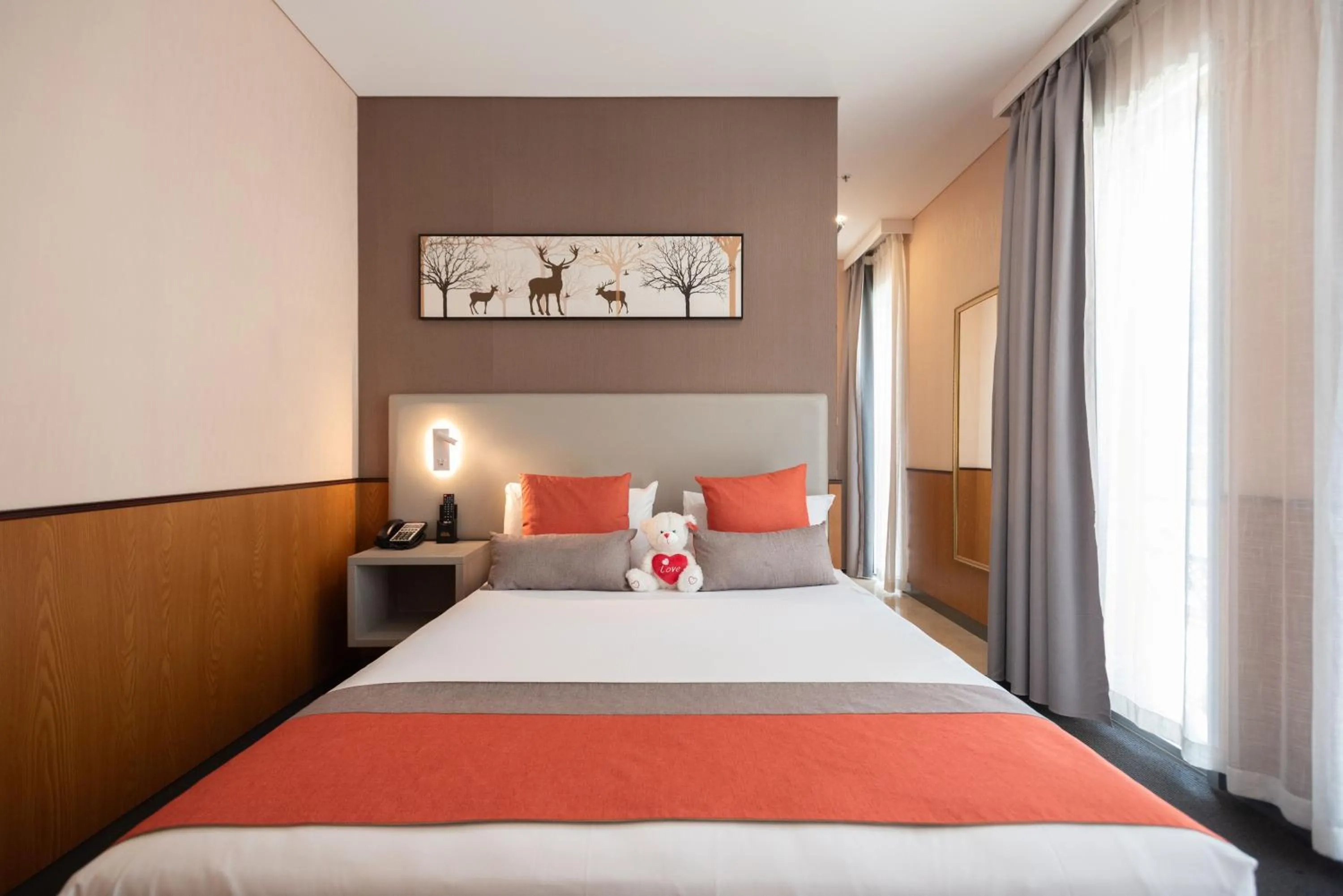 Bed in YEHS Hotel Sydney QVB