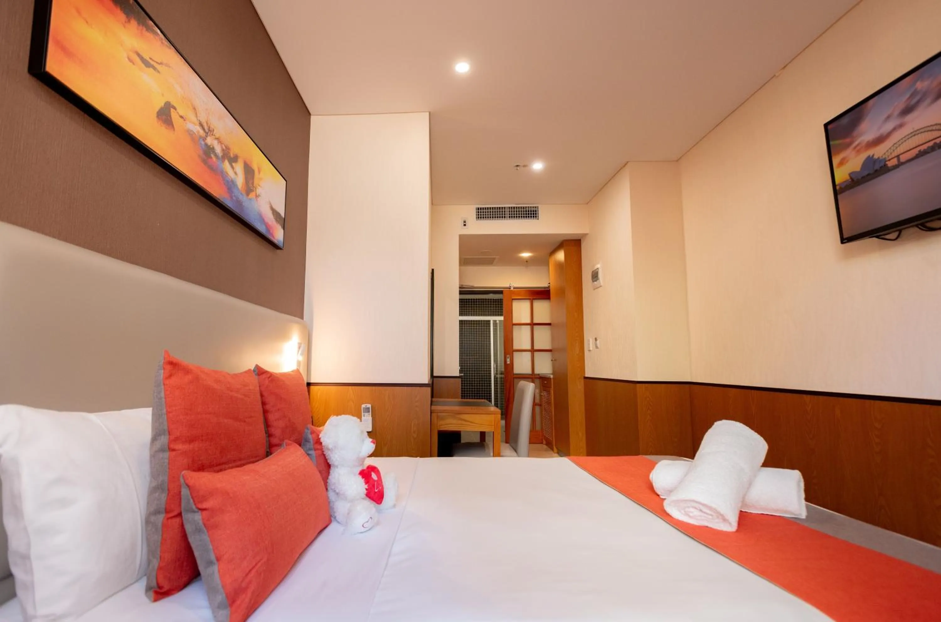 Bedroom, Bed in YEHS Hotel Sydney QVB