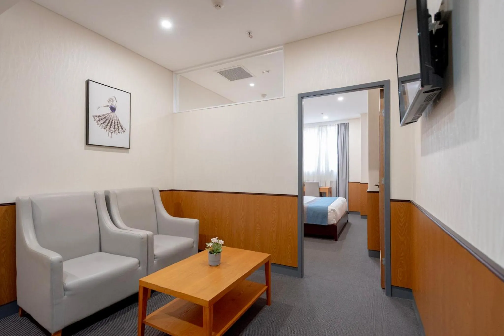 Bedroom in YEHS Hotel Sydney QVB