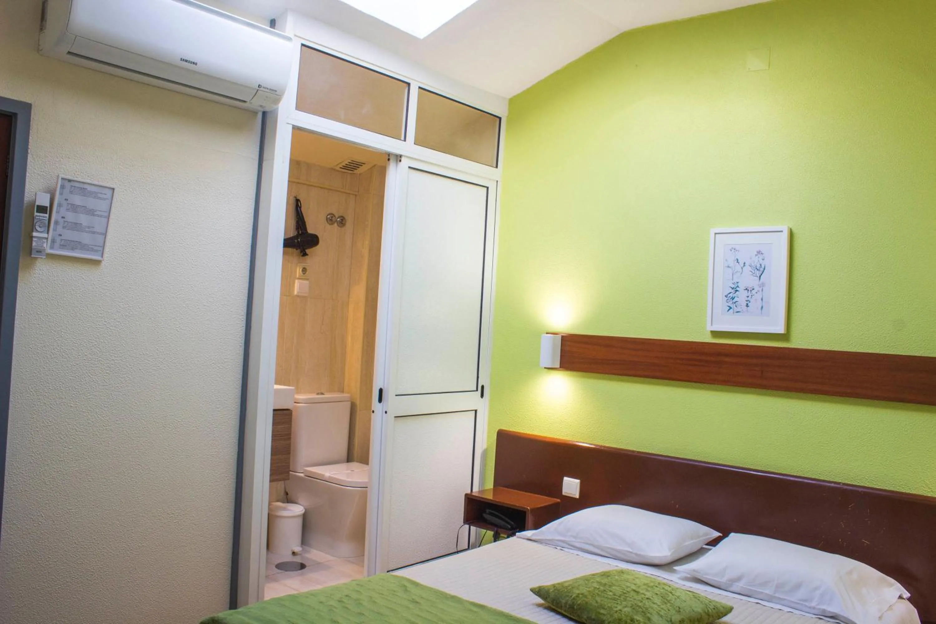 Bed in Hotel Estoril Porto