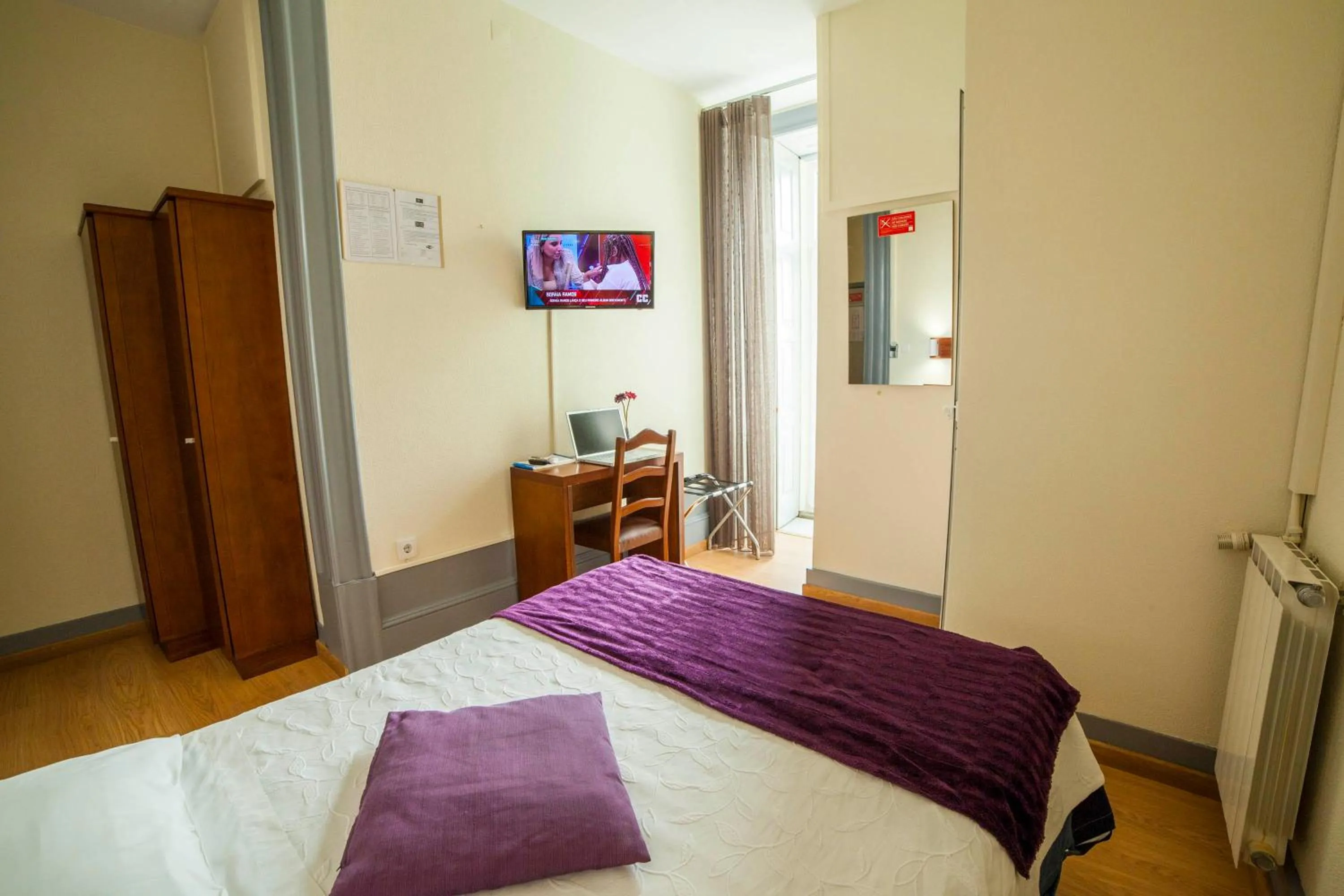 Bed in Hotel Estoril Porto