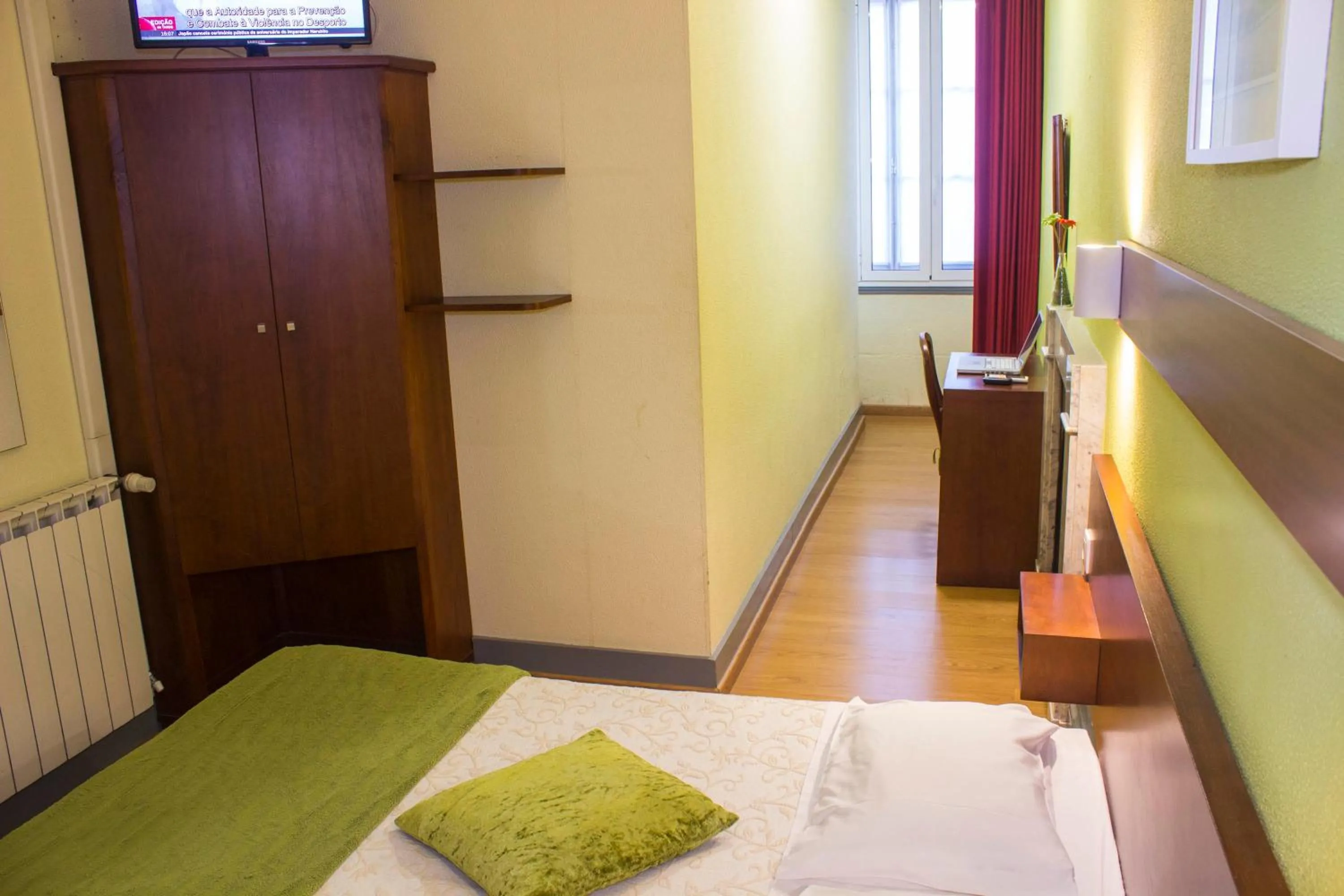 Seating area, Bed in Hotel Estoril Porto