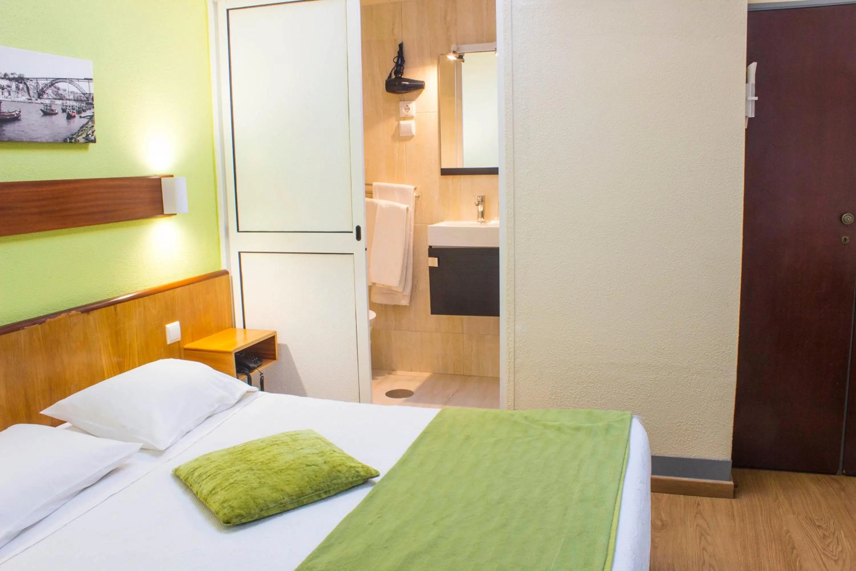 Bed in Hotel Estoril Porto