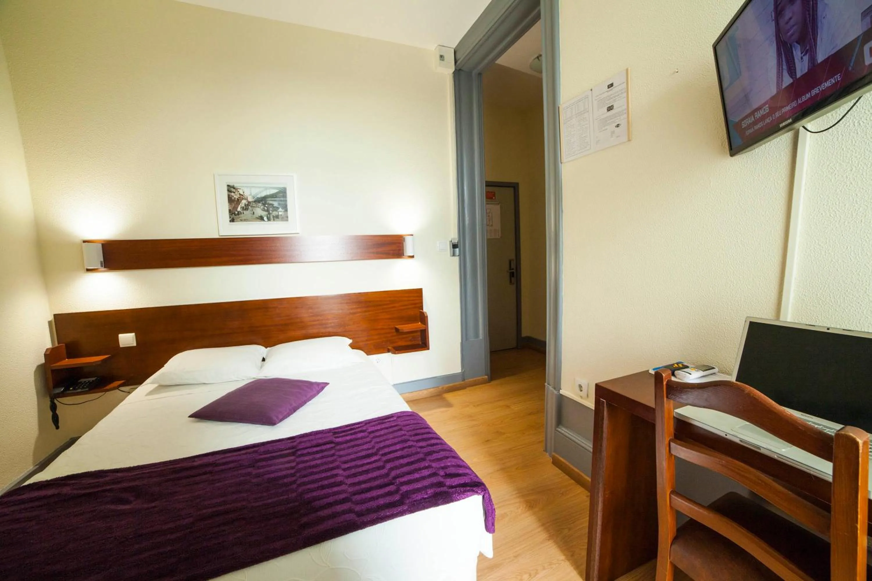 Bed in Hotel Estoril Porto