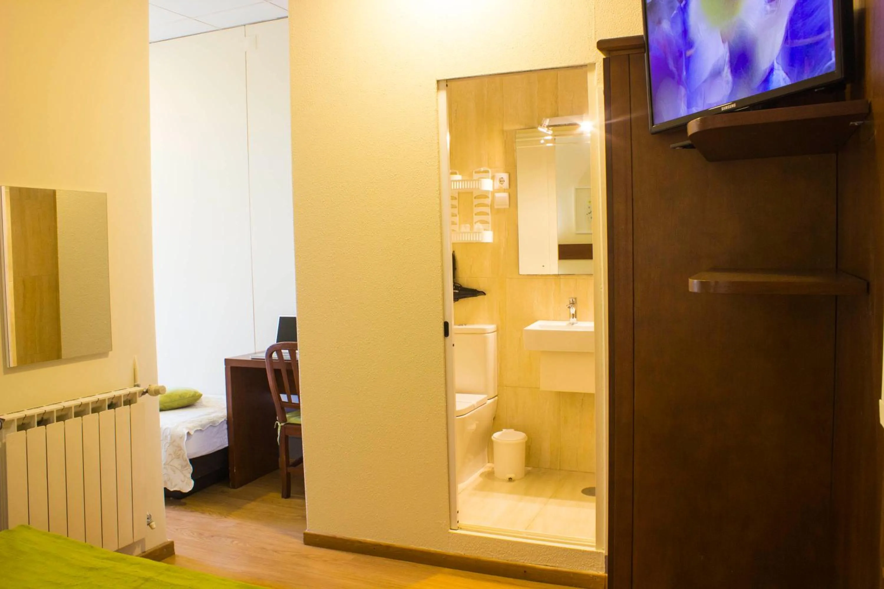 TV and multimedia, Bed in Hotel Estoril Porto