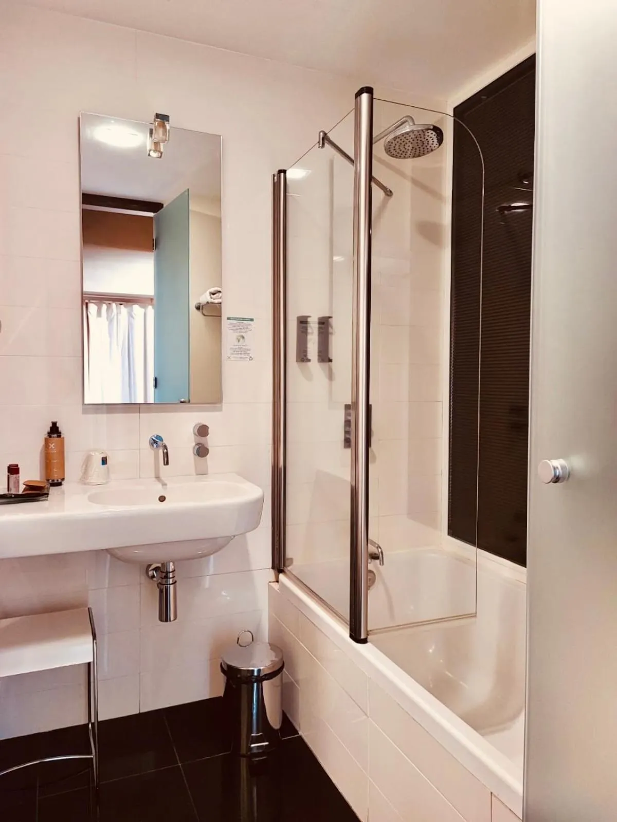 Bathroom in Hospedería Conventual Sierra de Gata