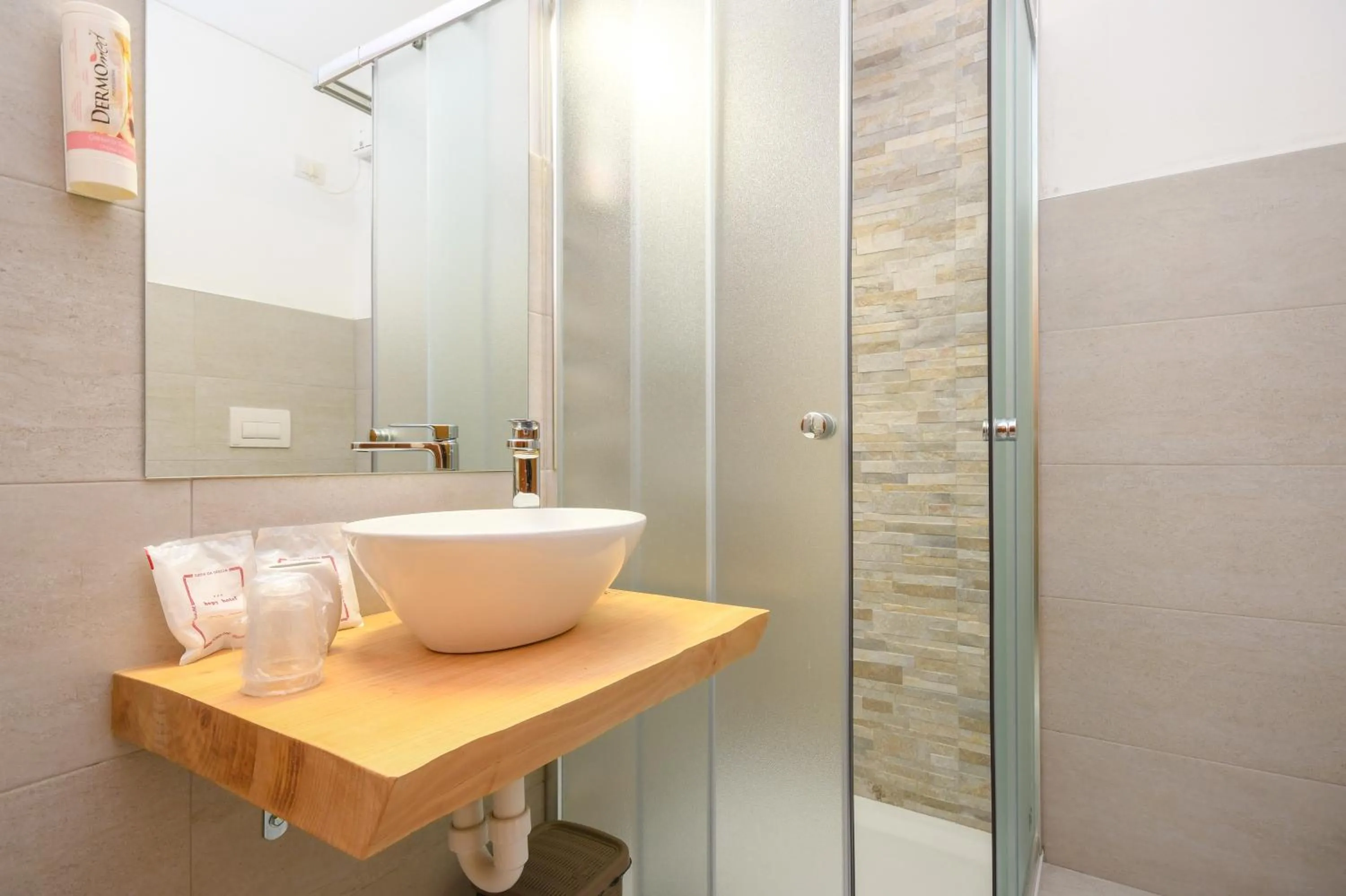 Shower in Bepy Hotel Garni