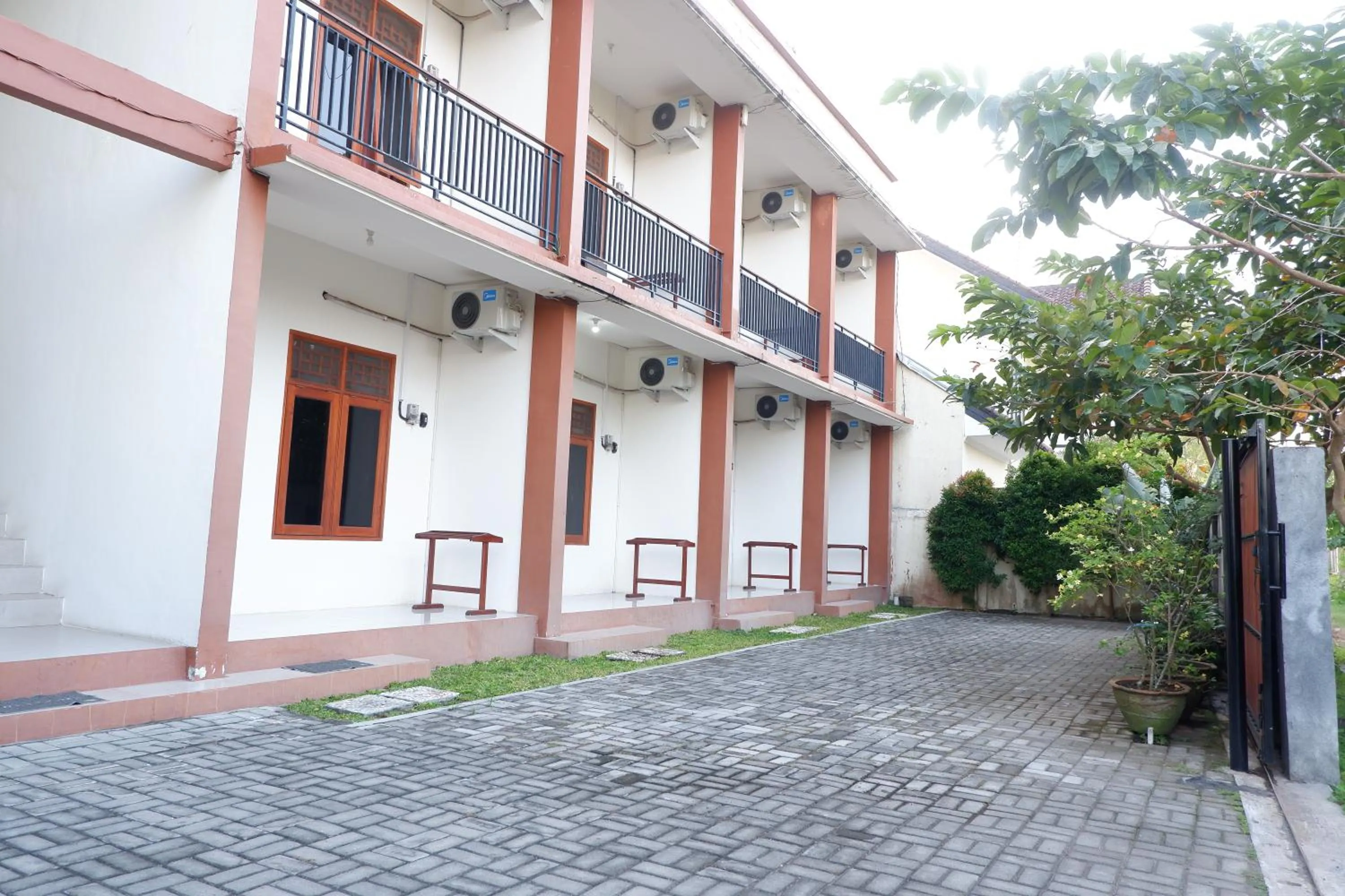 Property building in Reddoorz at Bale Eja Syariah Senggigi
