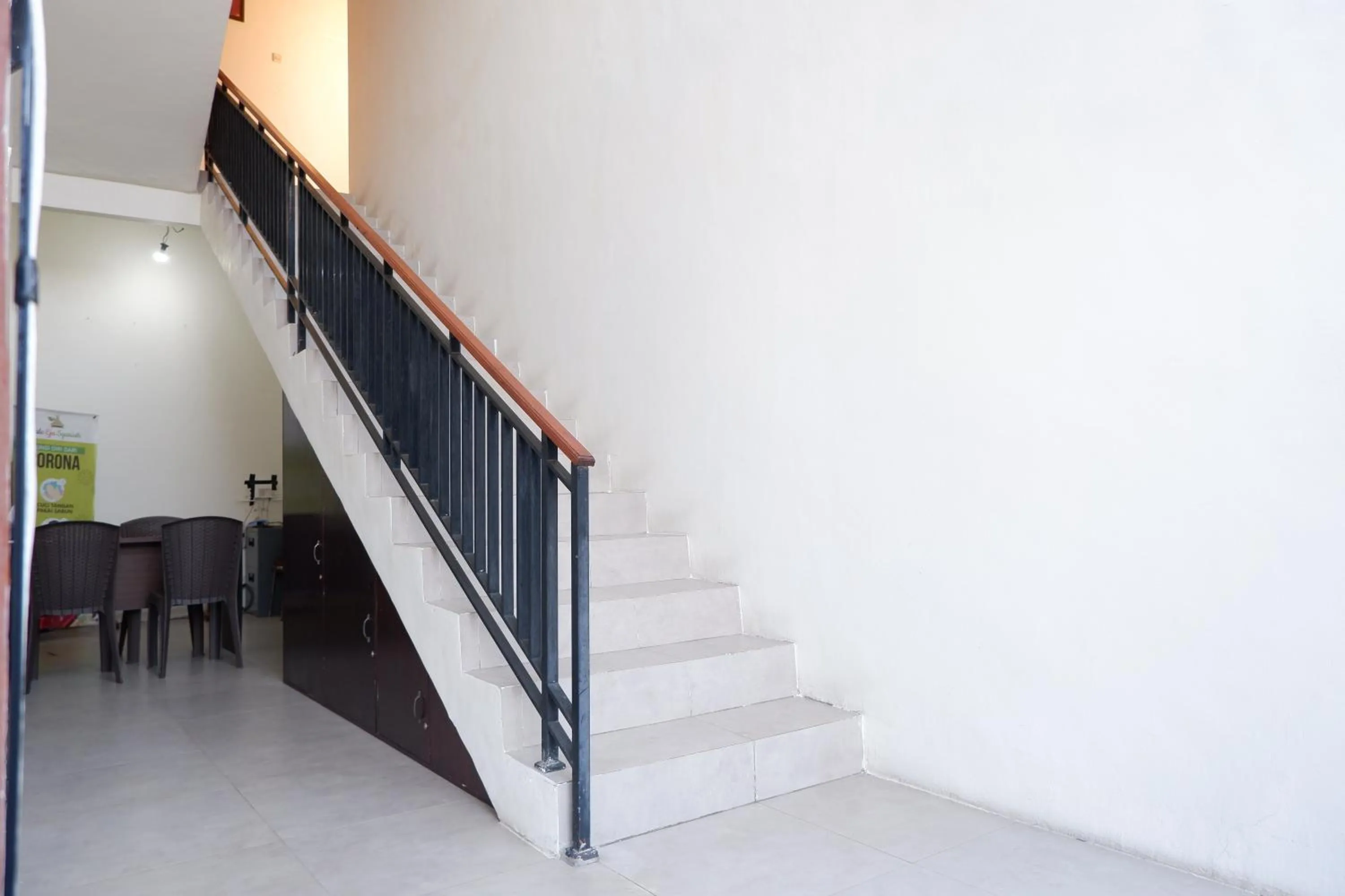 Seating area in Reddoorz at Bale Eja Syariah Senggigi