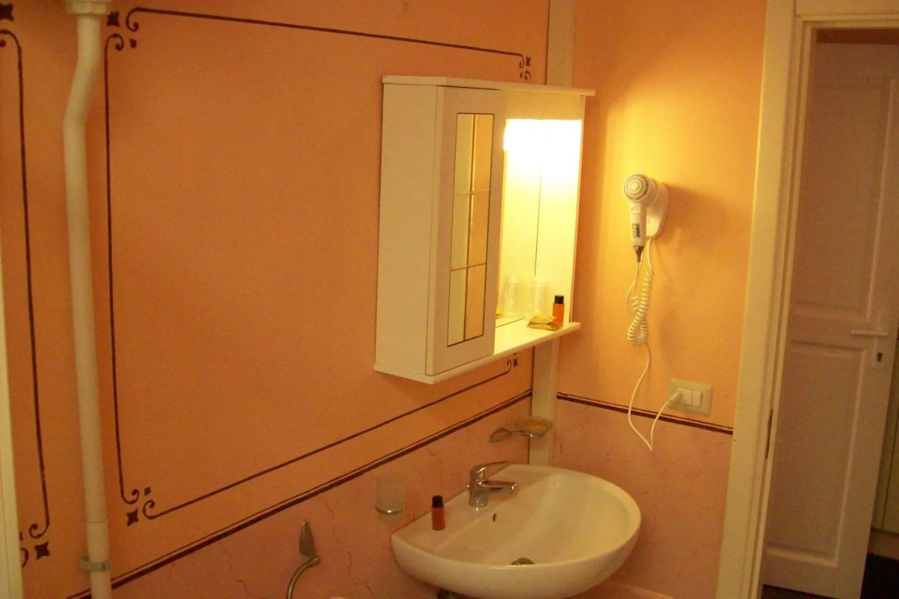 Toilet in B&B Dimora Muzio and Restaurant