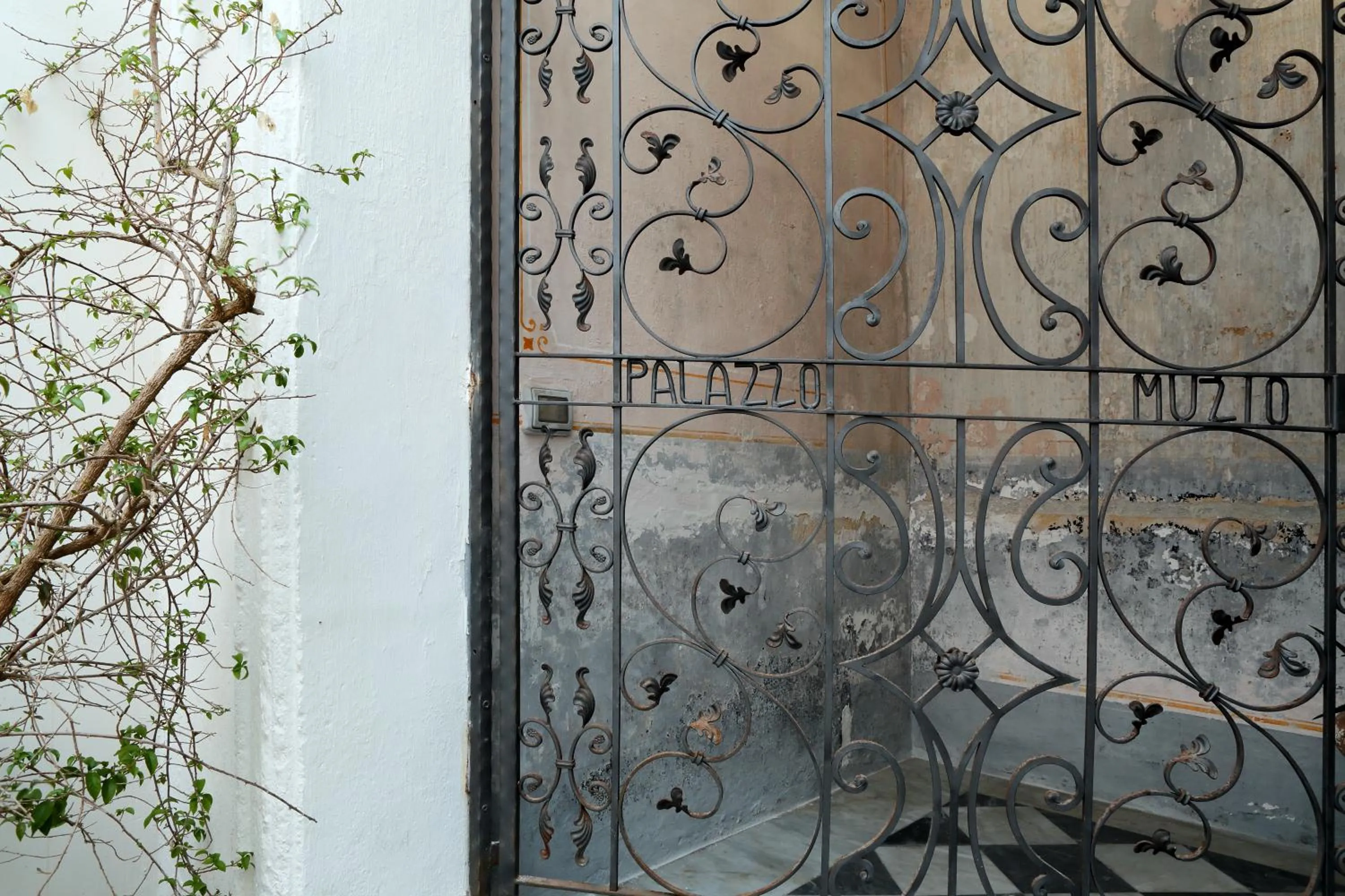 Facade/entrance in B&B Dimora Muzio and Restaurant