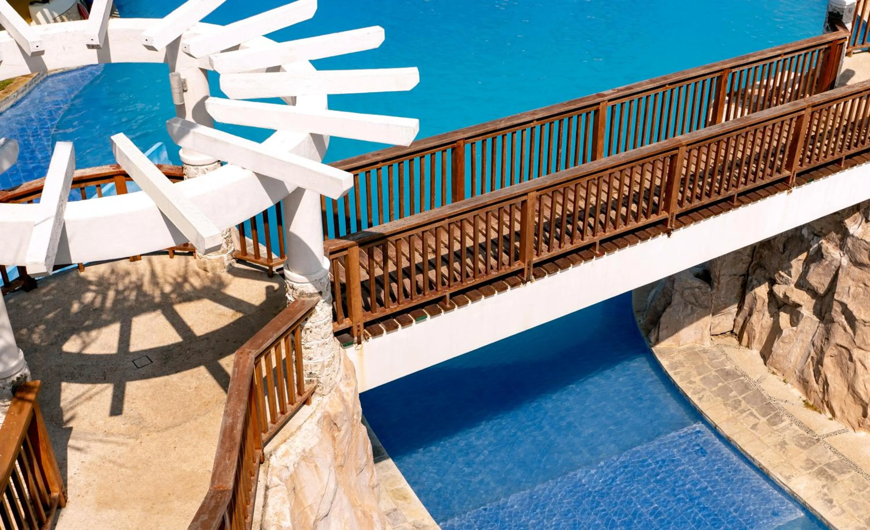 Pool view in Crusoe Cabins Casobe