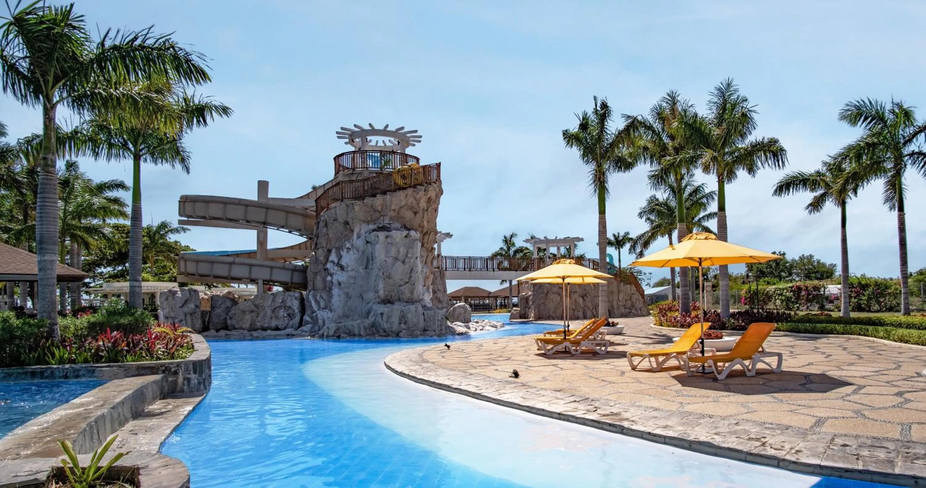 Pool view in Crusoe Cabins Casobe