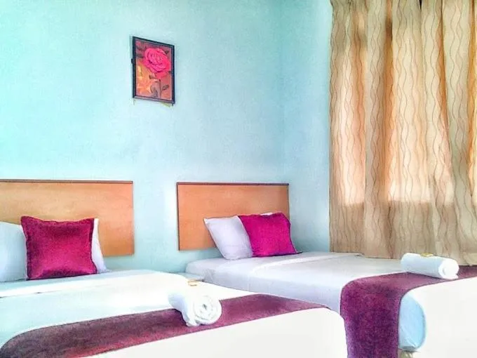 Bed in Rose Inn Motel