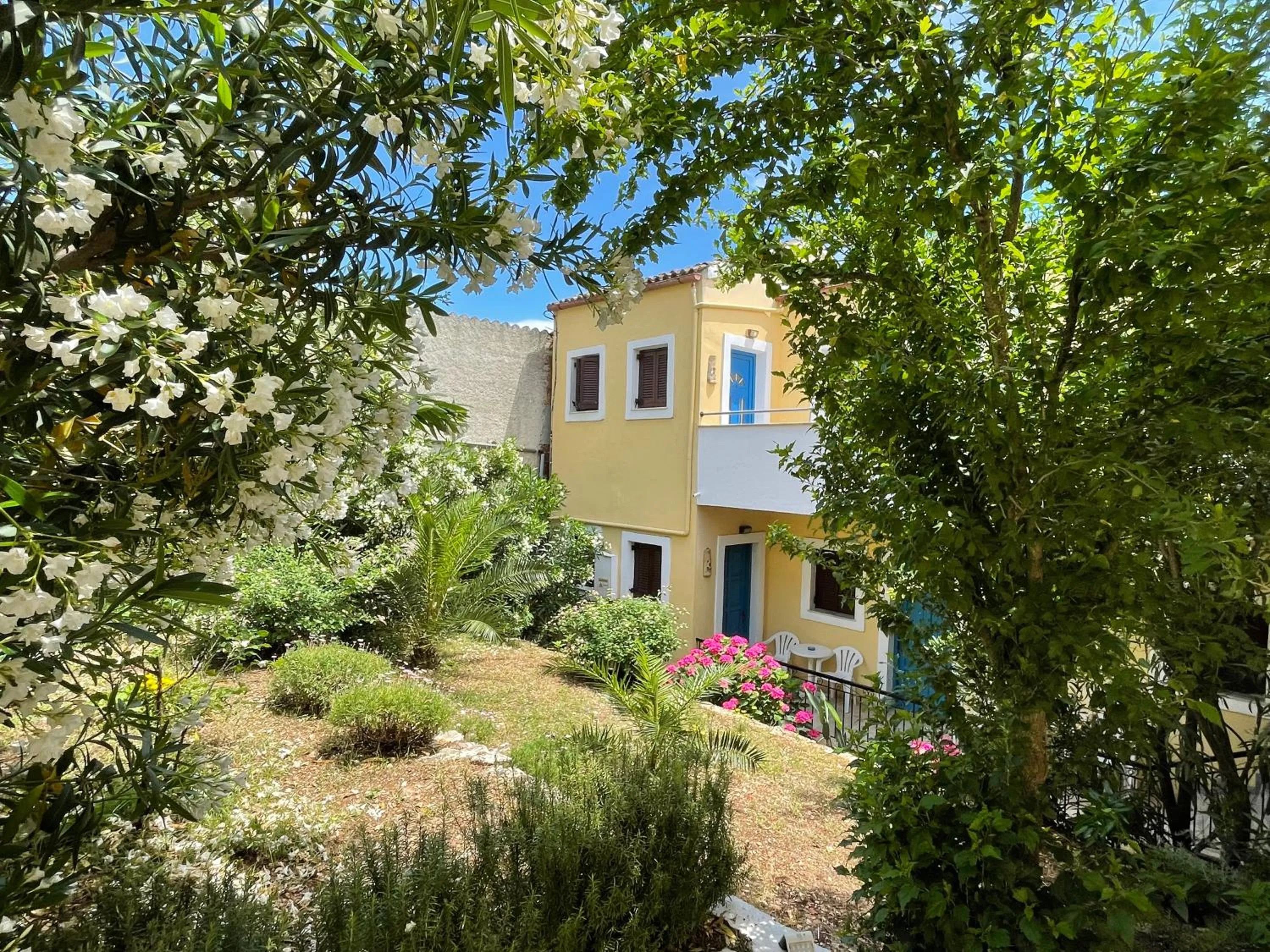 Sunflower Apartments & Studios