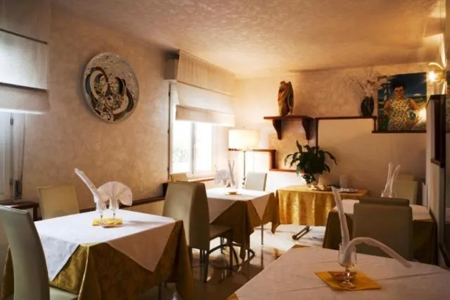 Restaurant/places to eat in Hotel Derby