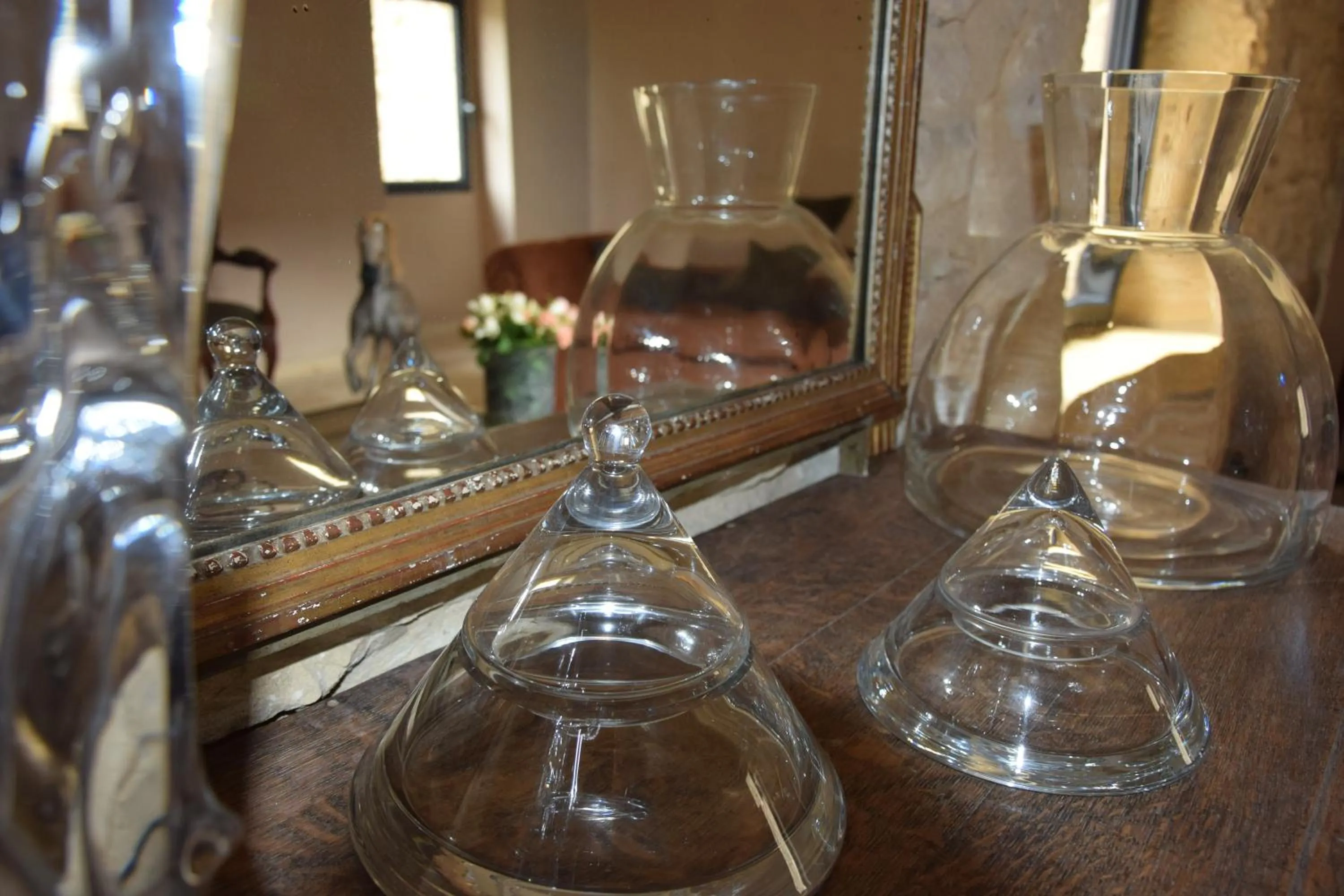 Communal lounge/ TV room in L'Intemporelle B&B