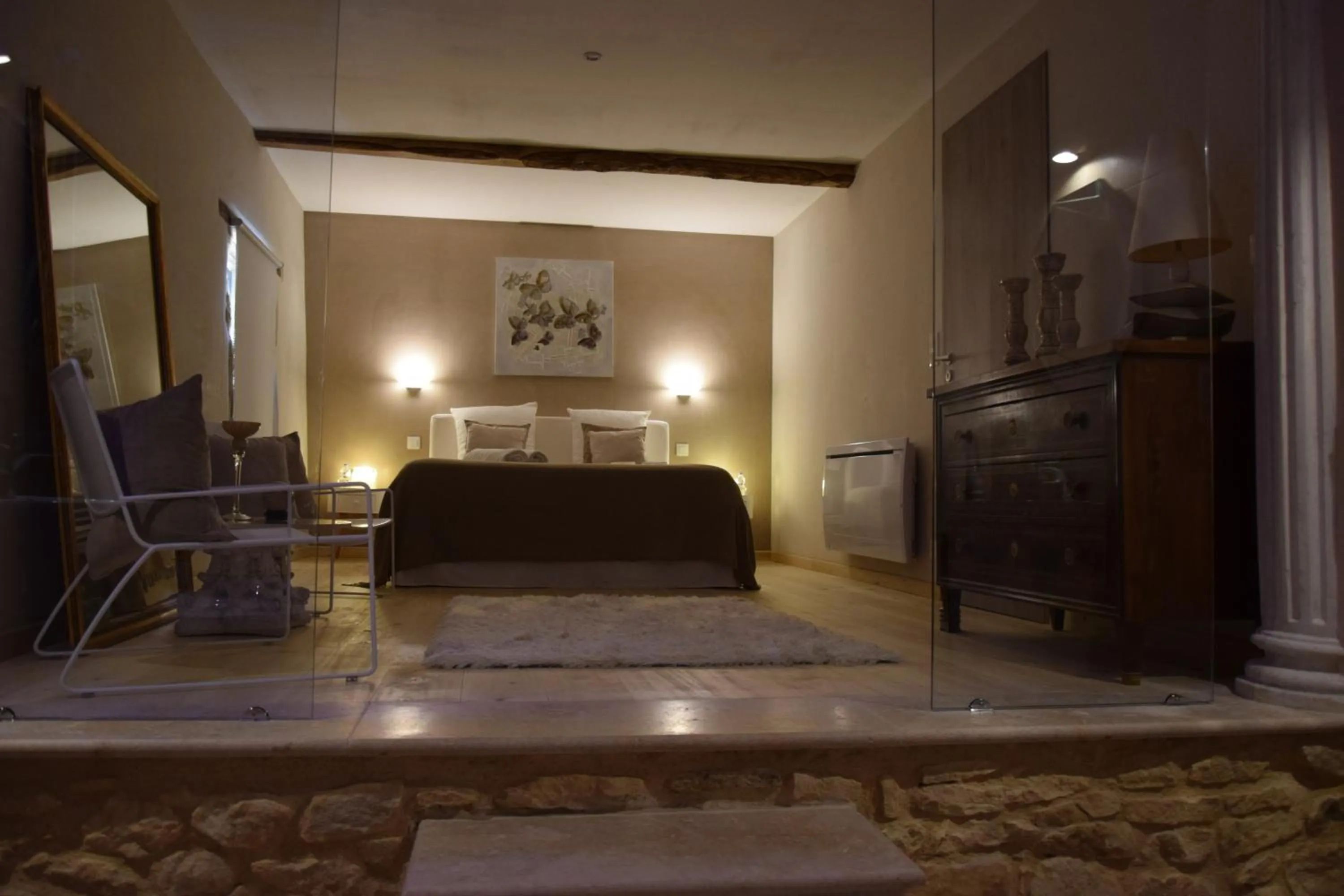 Photo of the whole room, Bed in L'Intemporelle B&B