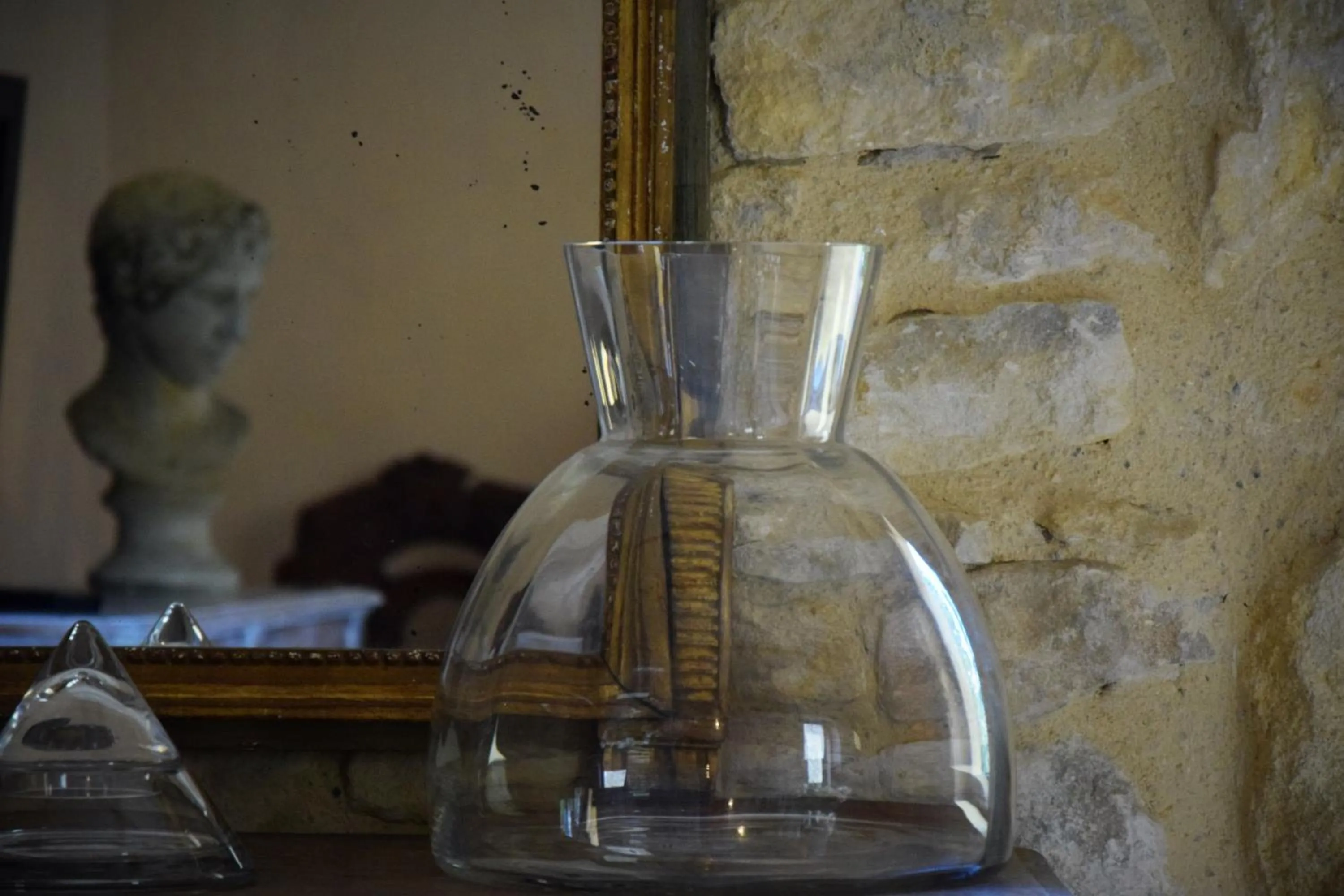 Communal lounge/ TV room in L'Intemporelle B&B