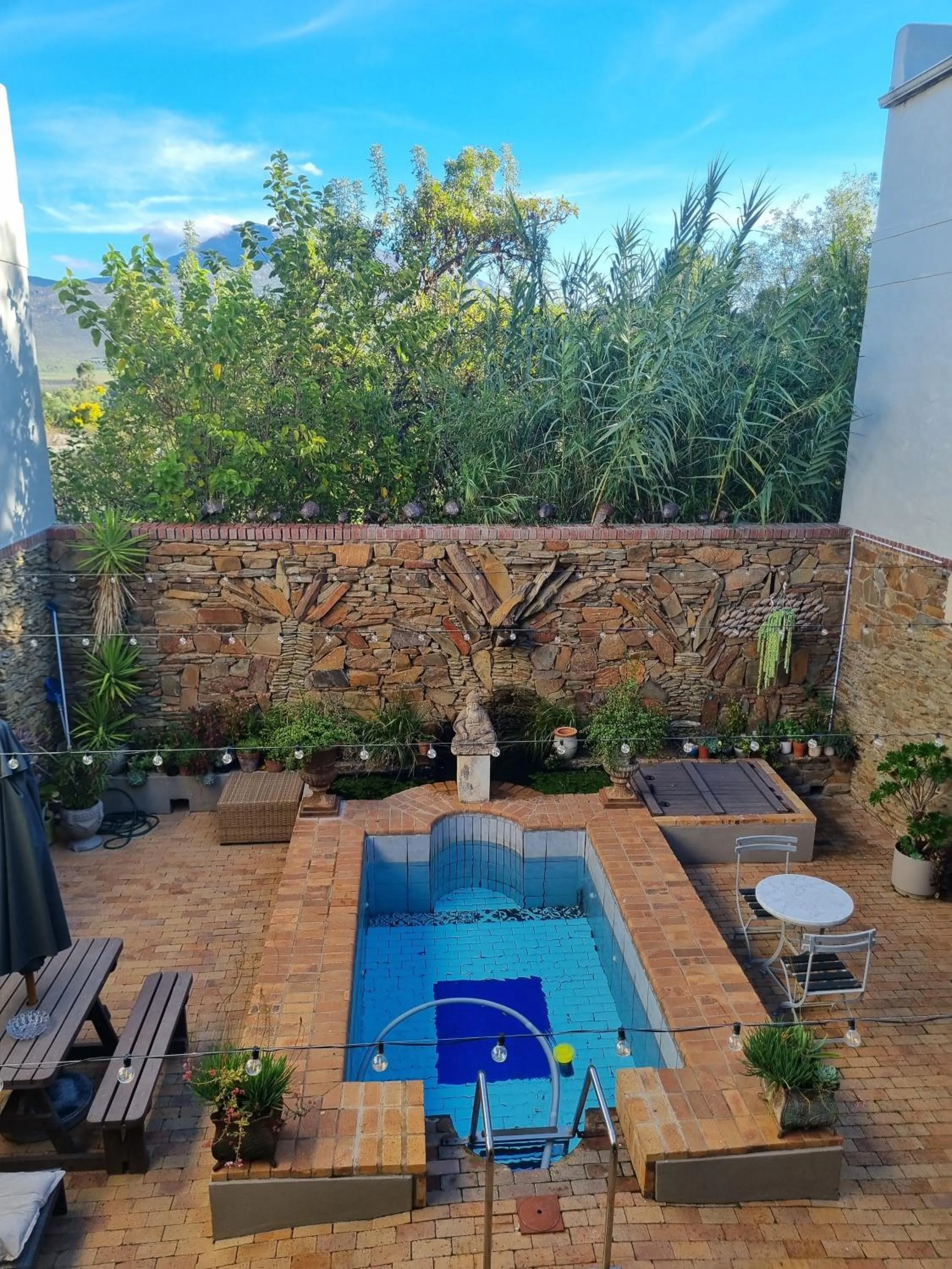 Garden view in Barrydale Karoo - BOUTIQUE HOTEL