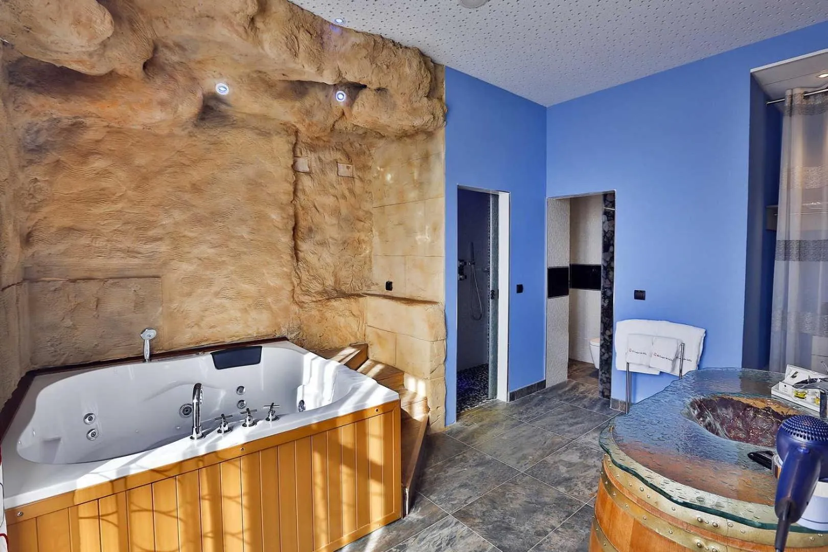 Bathroom in Hotel SPA El Lagar de Isilla