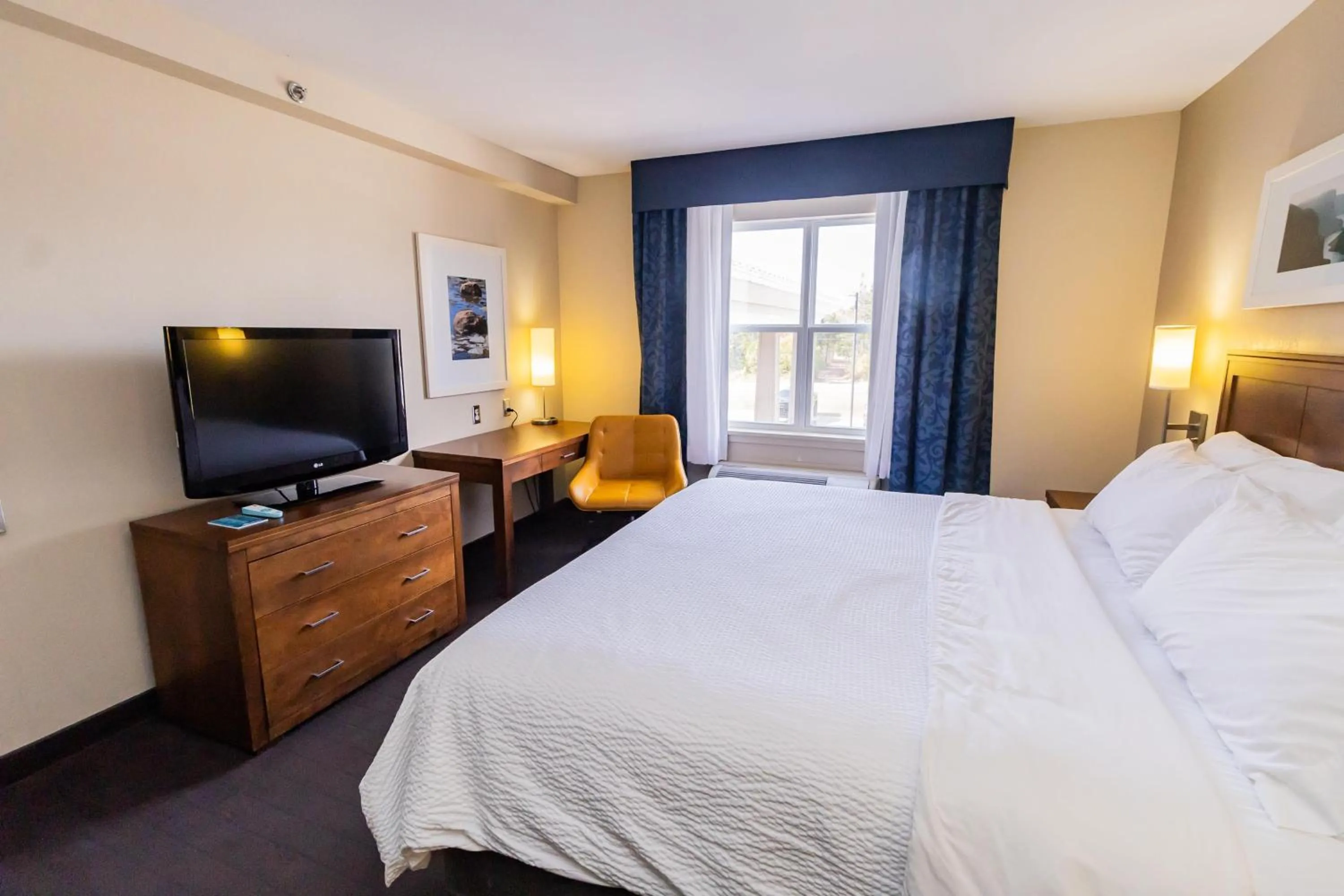 Bedroom, Bed in Deer Lake Horizon Hotel, BW Signature Collection