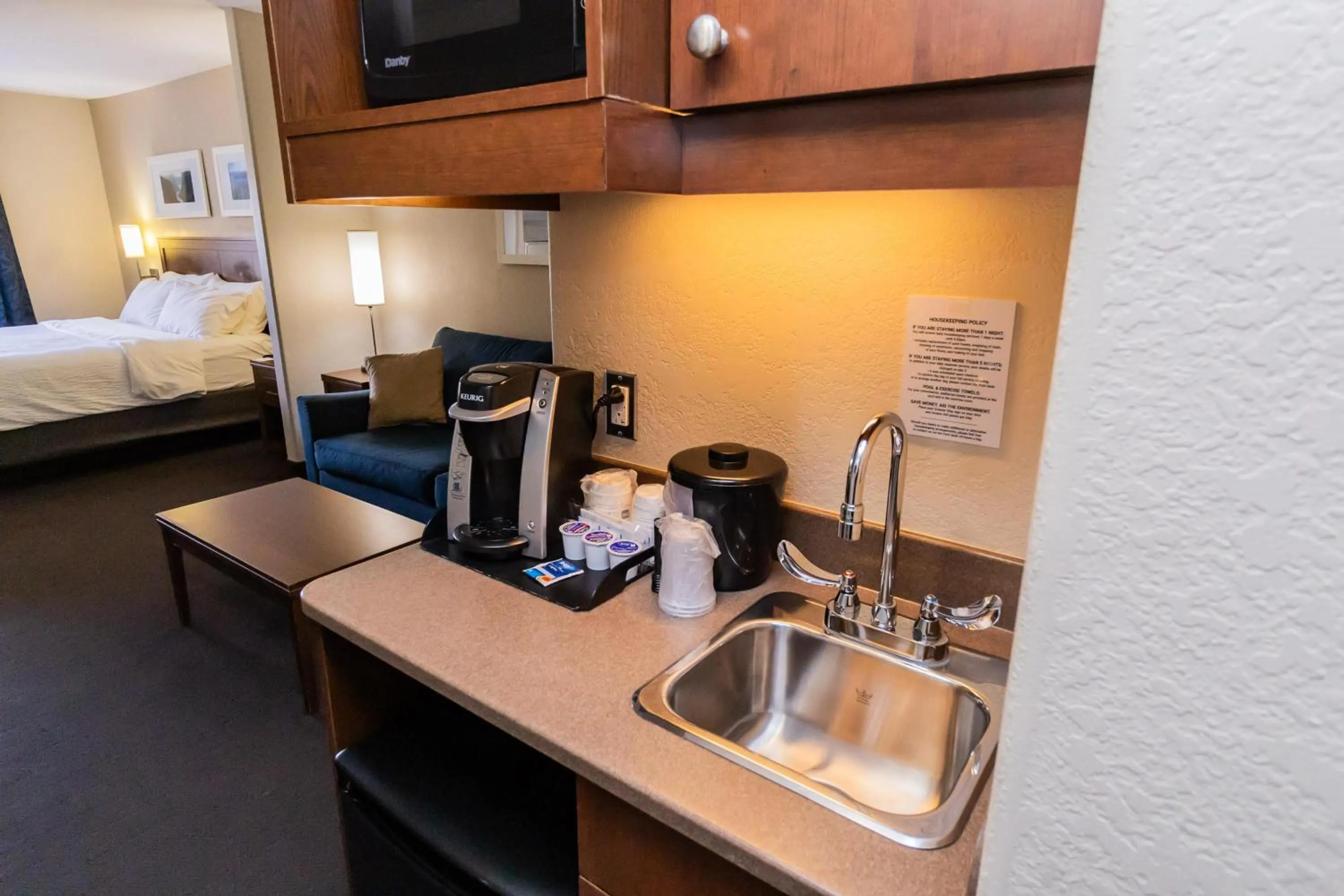 Bedroom, Bed in Deer Lake Horizon Hotel, BW Signature Collection