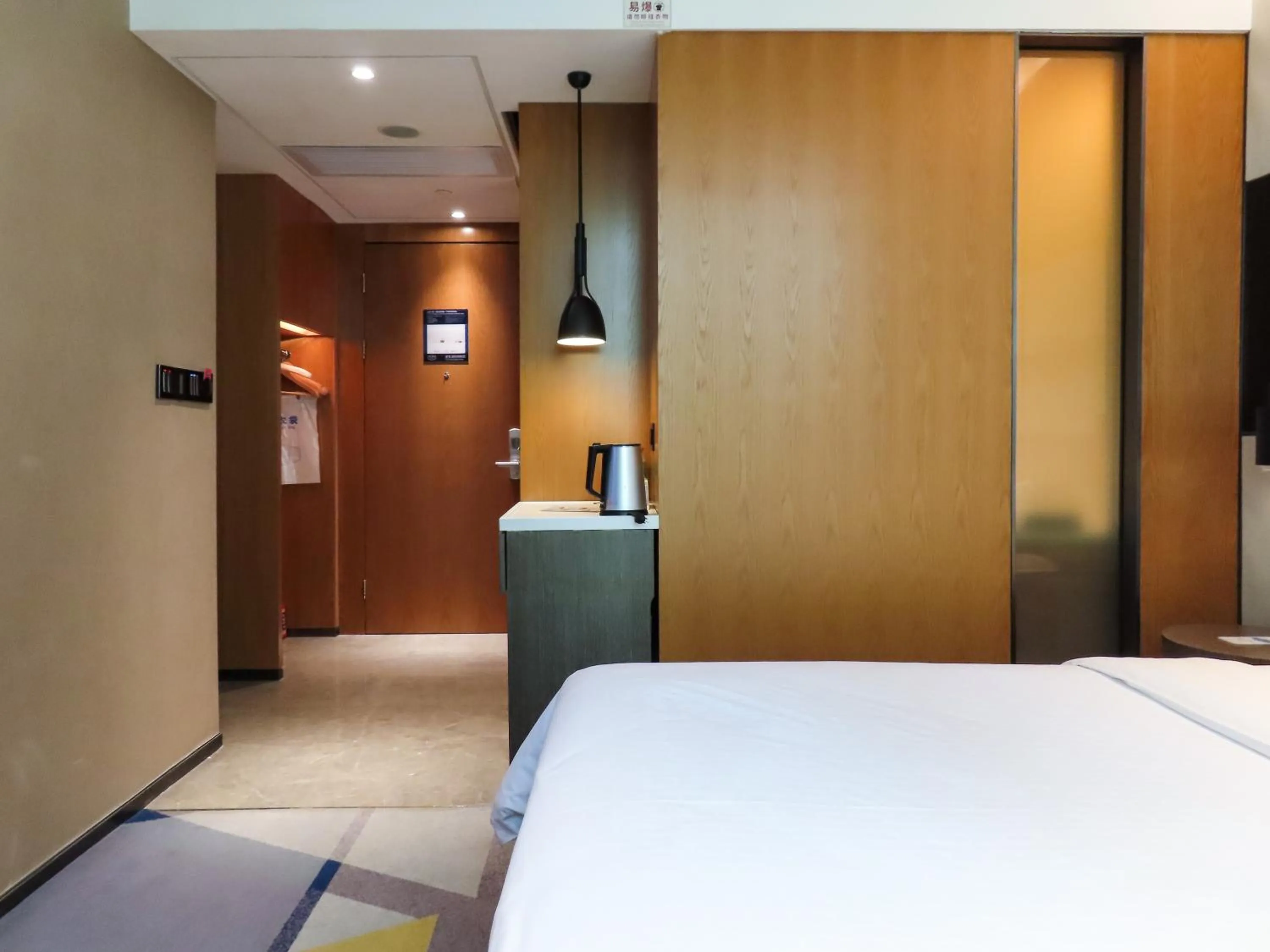 Bed in Hampton by Hilton Guangzhou Tianhe Sports Center