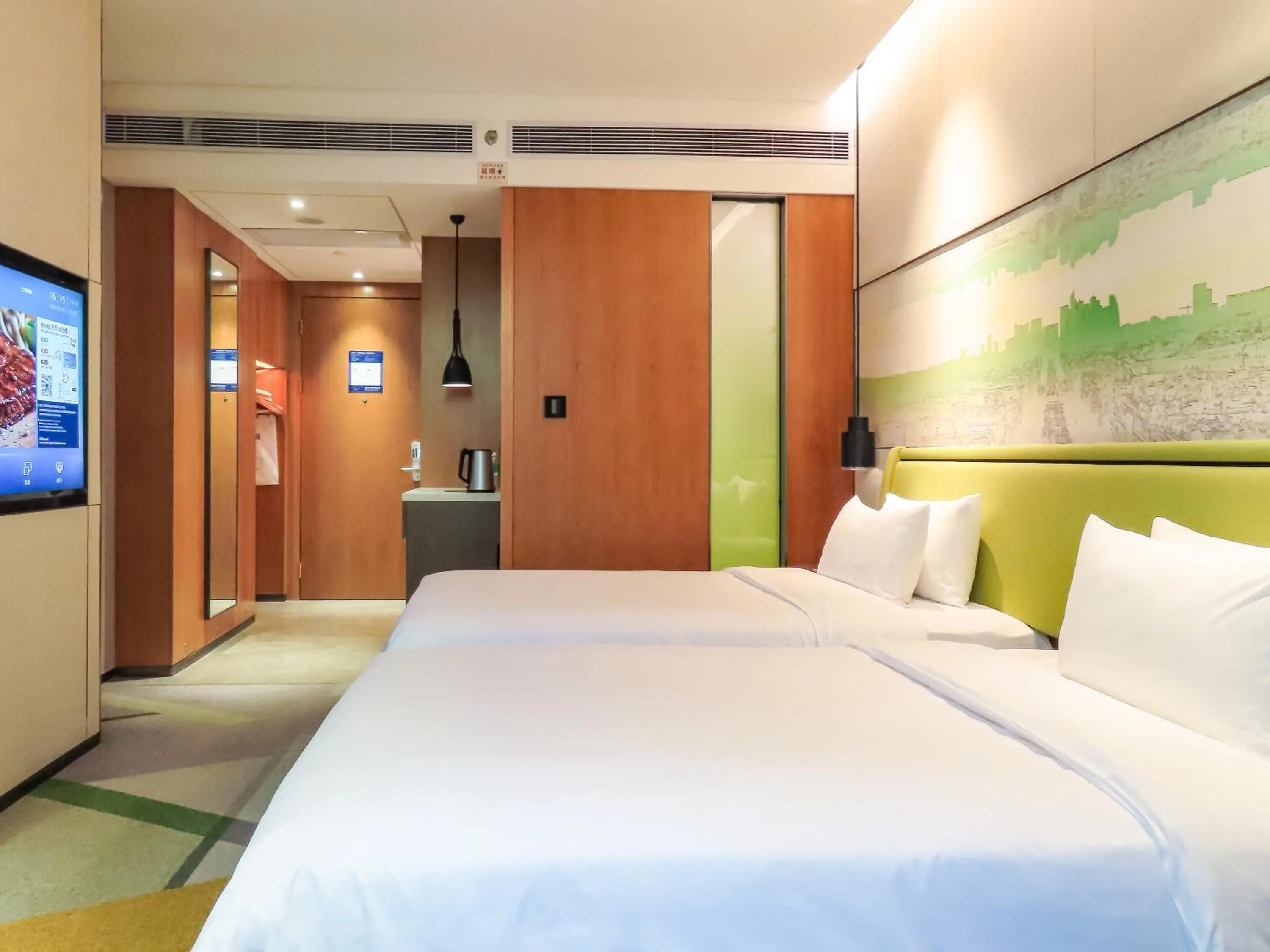 Bed in Hampton by Hilton Guangzhou Tianhe Sports Center
