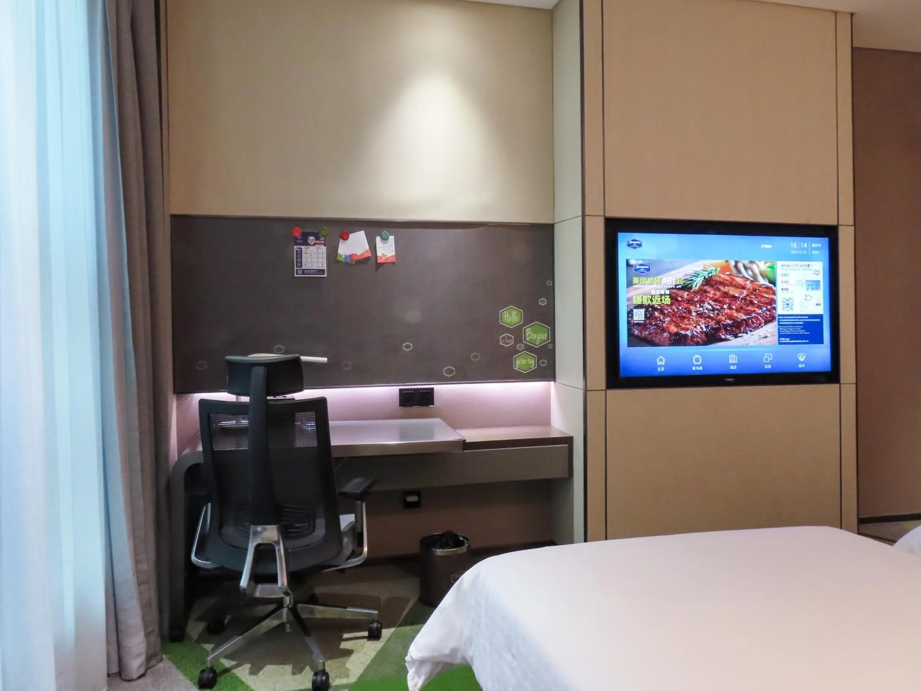 Bed in Hampton by Hilton Guangzhou Tianhe Sports Center
