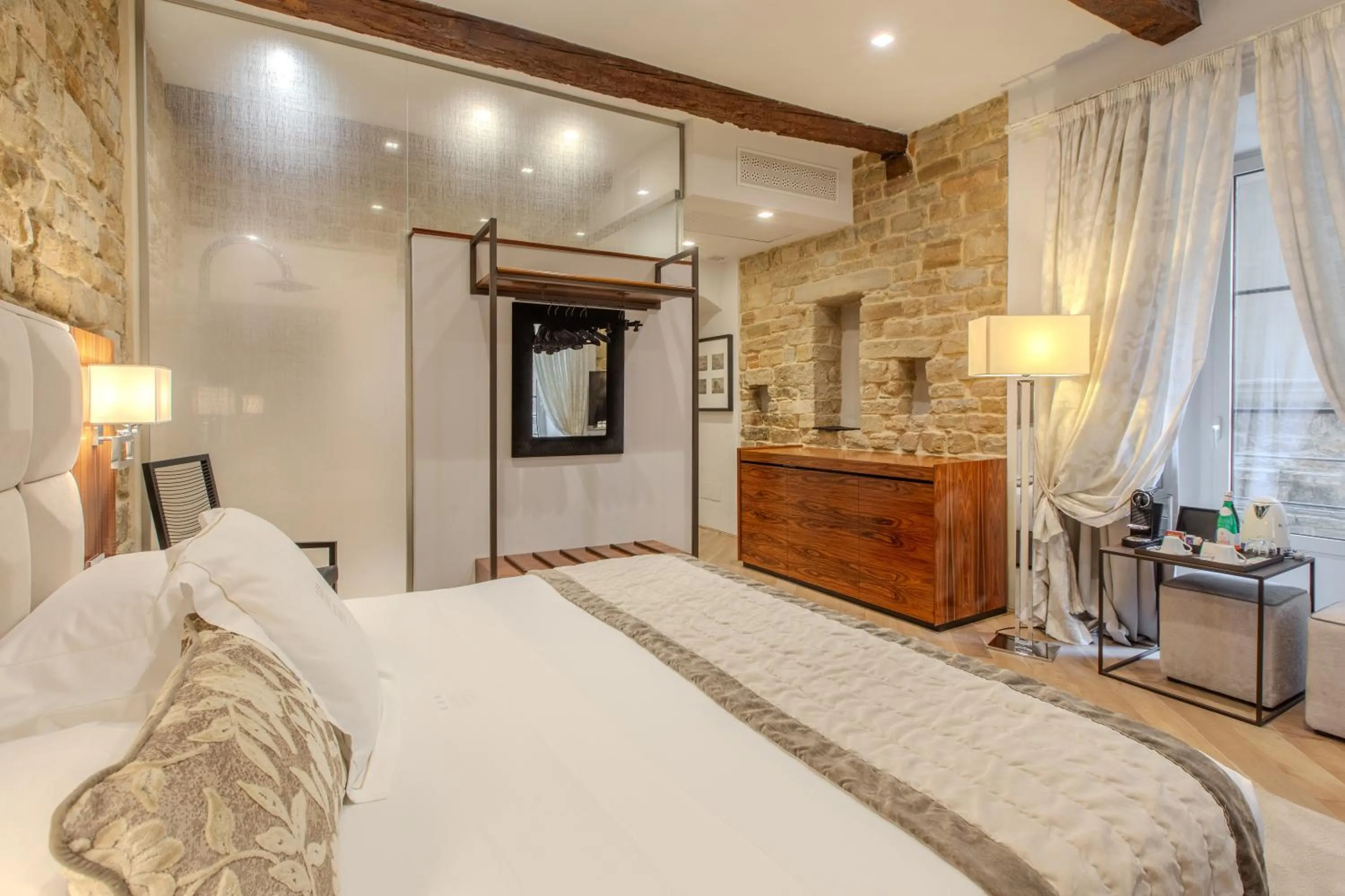 Bedroom, Bed in Donati Luxury Tower Suites