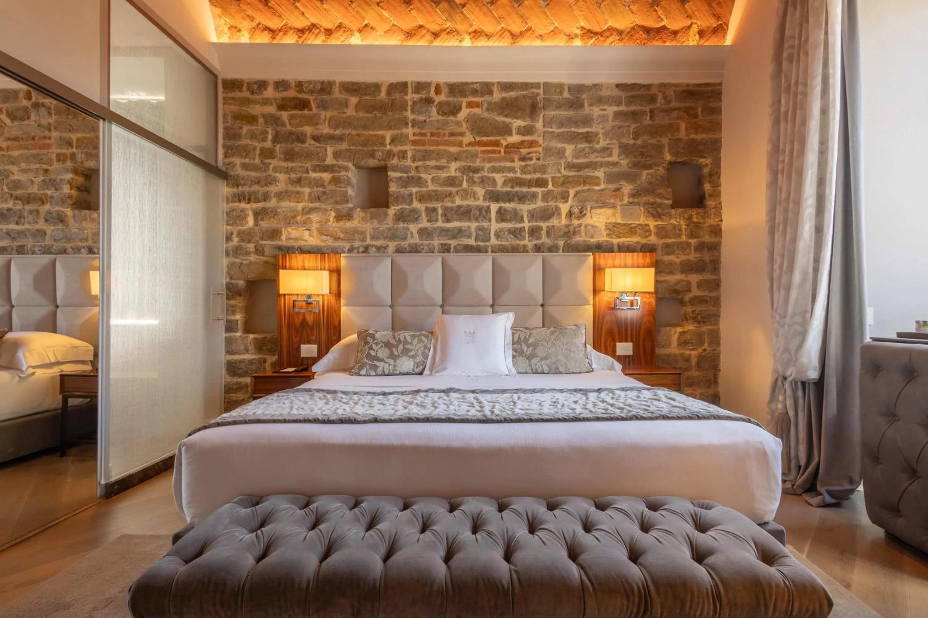 Bedroom, Bed in Donati Luxury Tower Suites