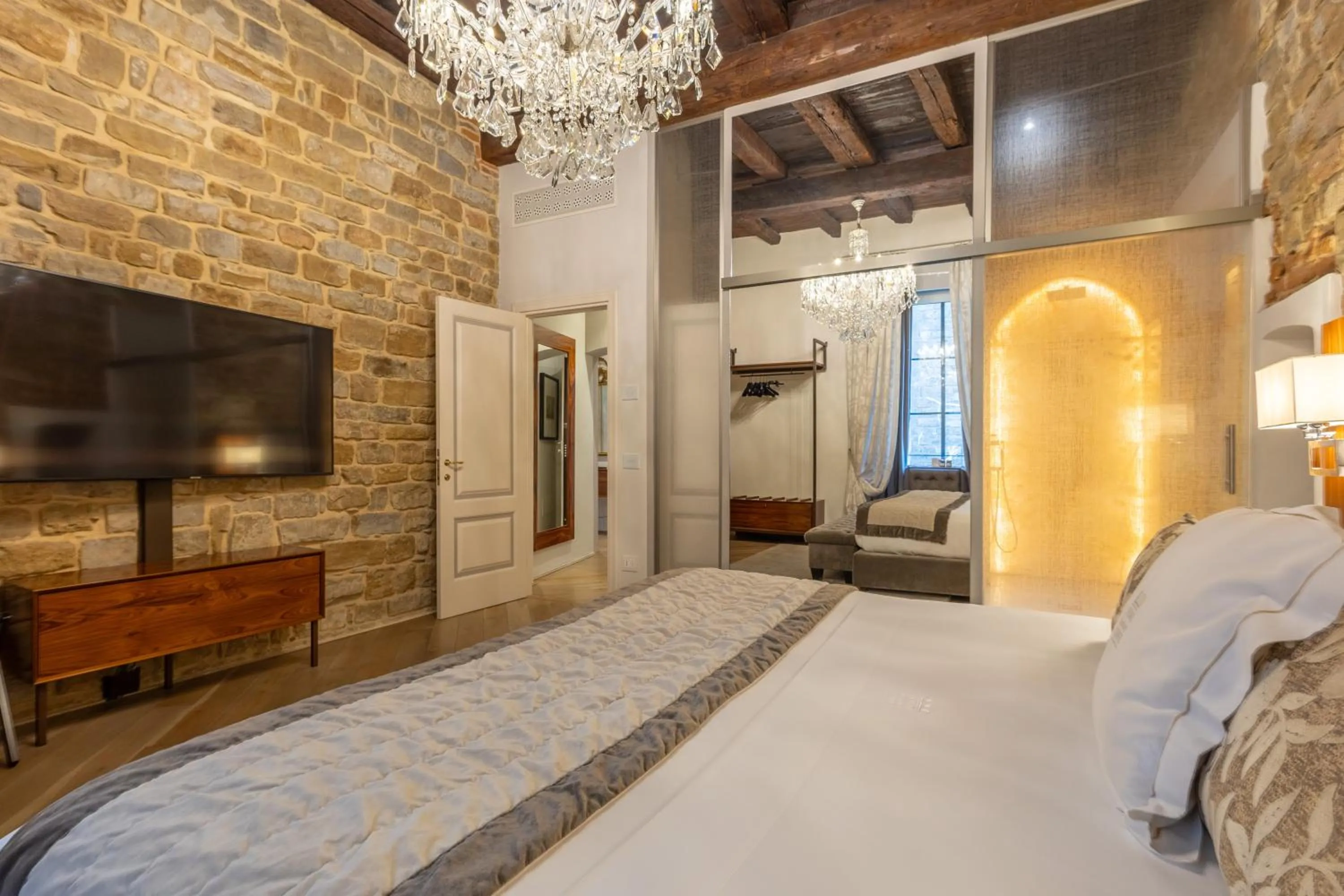 Bedroom, Bed in Donati Luxury Tower Suites