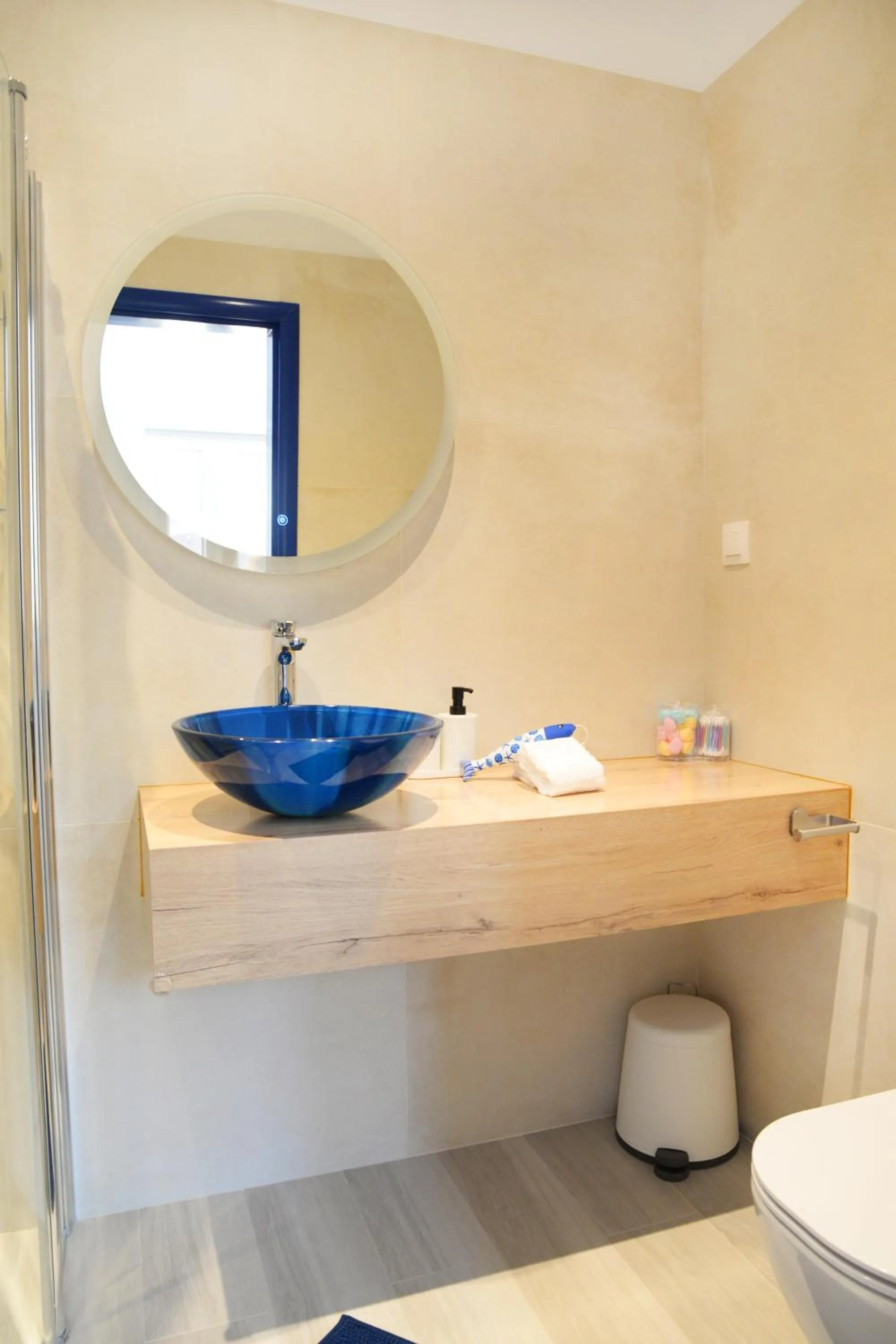 Toilet in Aphrodite Studios