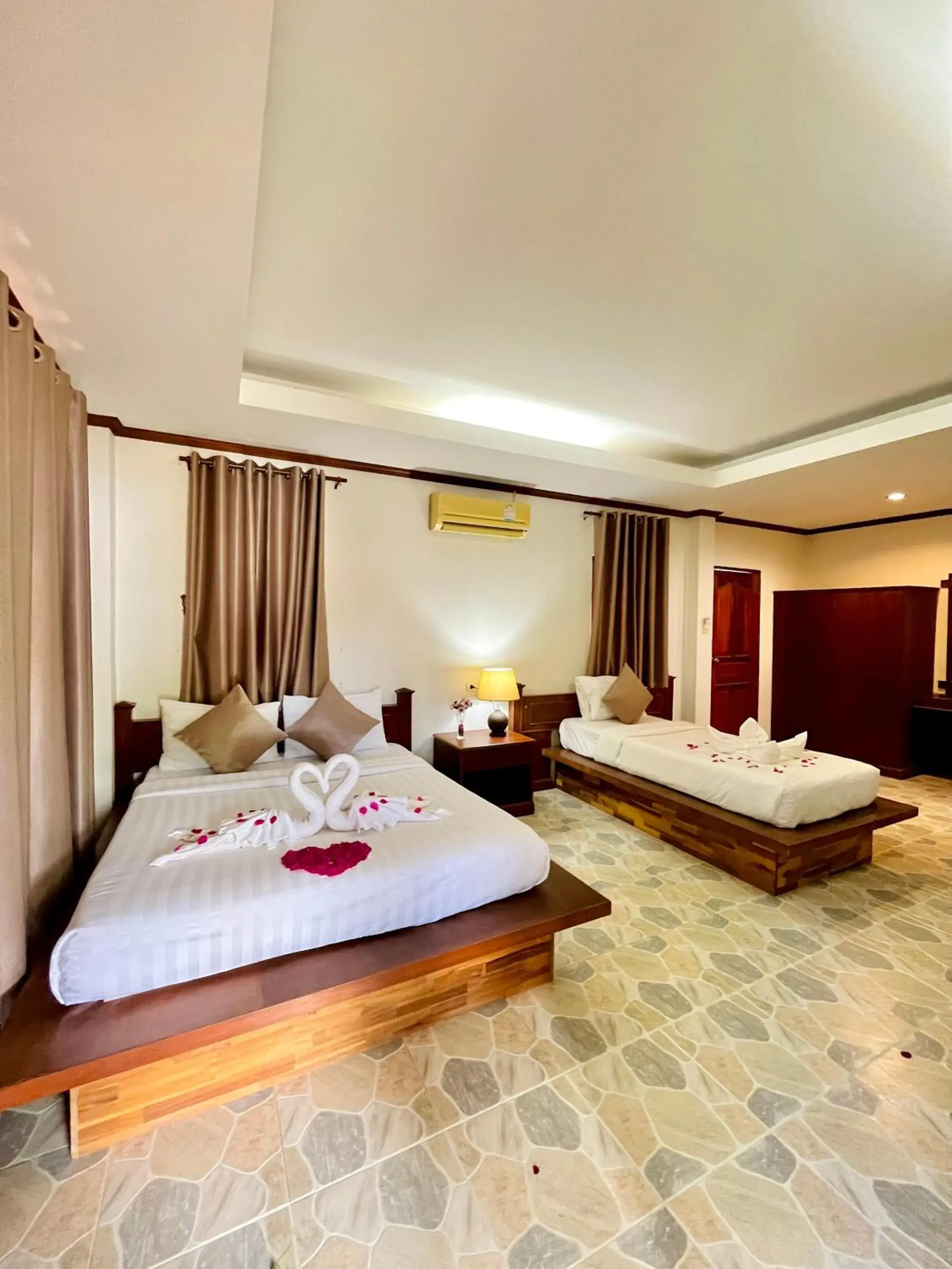 Twin Room with Balcony in Lanta Nature House Twin Room with Balcony in Lanta Nature House