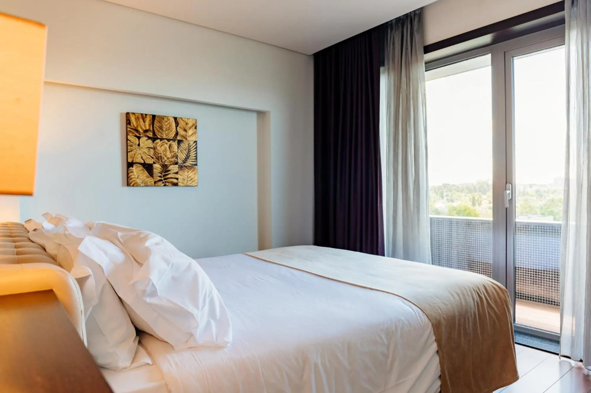 Balcony/Terrace, Bed in Axis Porto Business & Spa Hotel