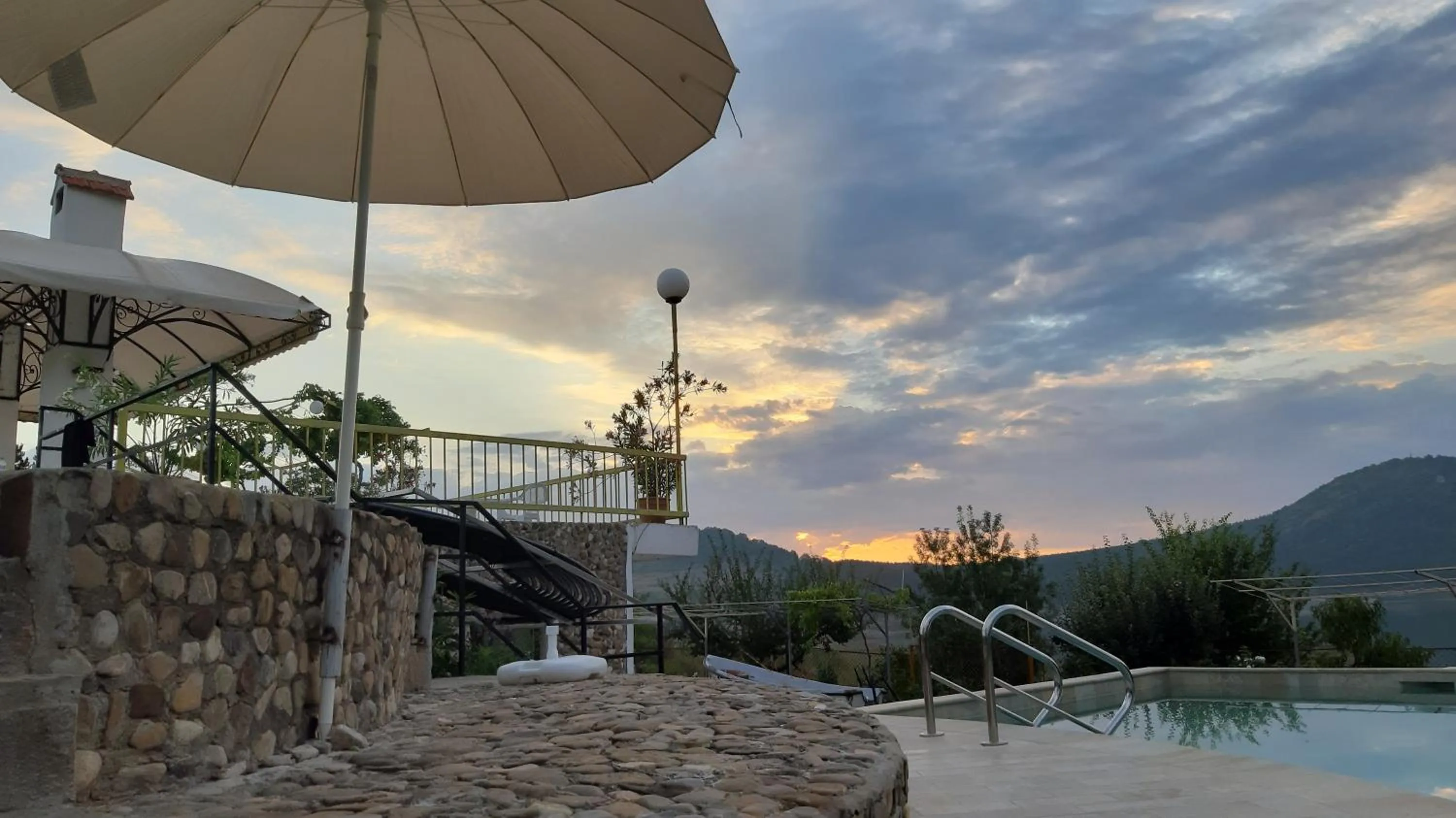 Swimming pool in Family Hotel Belvedere
