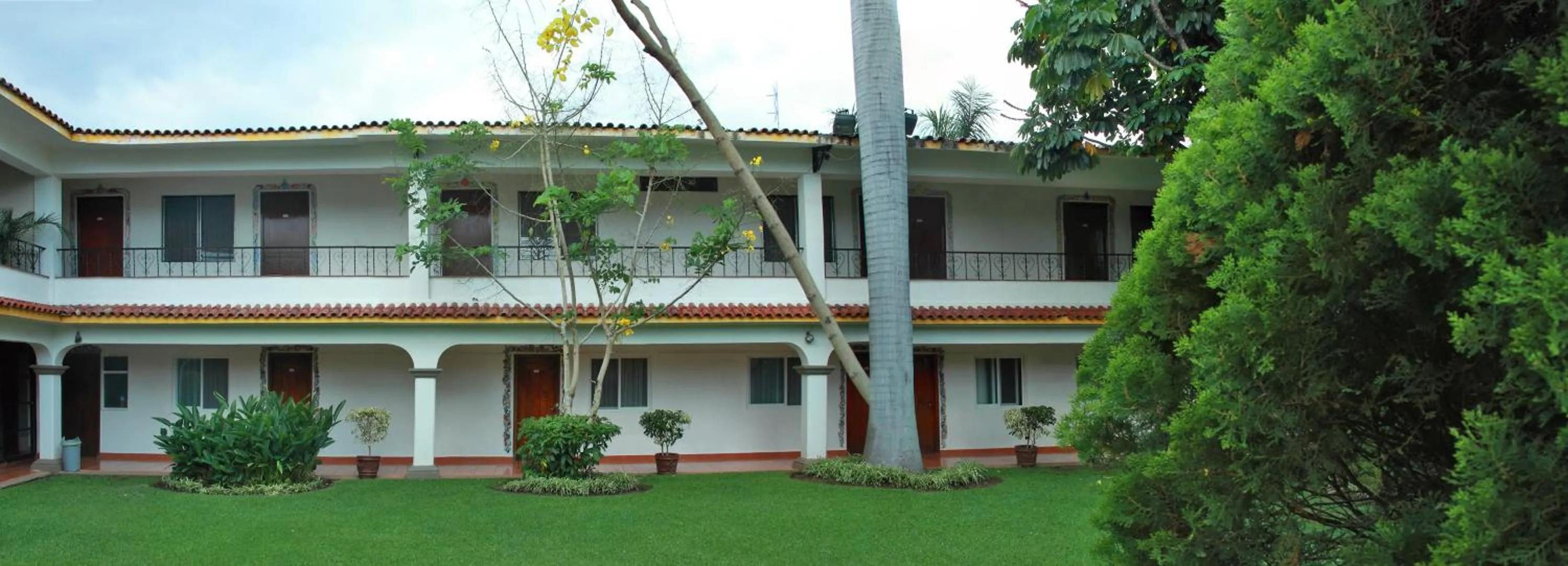 Property building in Hotel Posada Quinta Las Flores