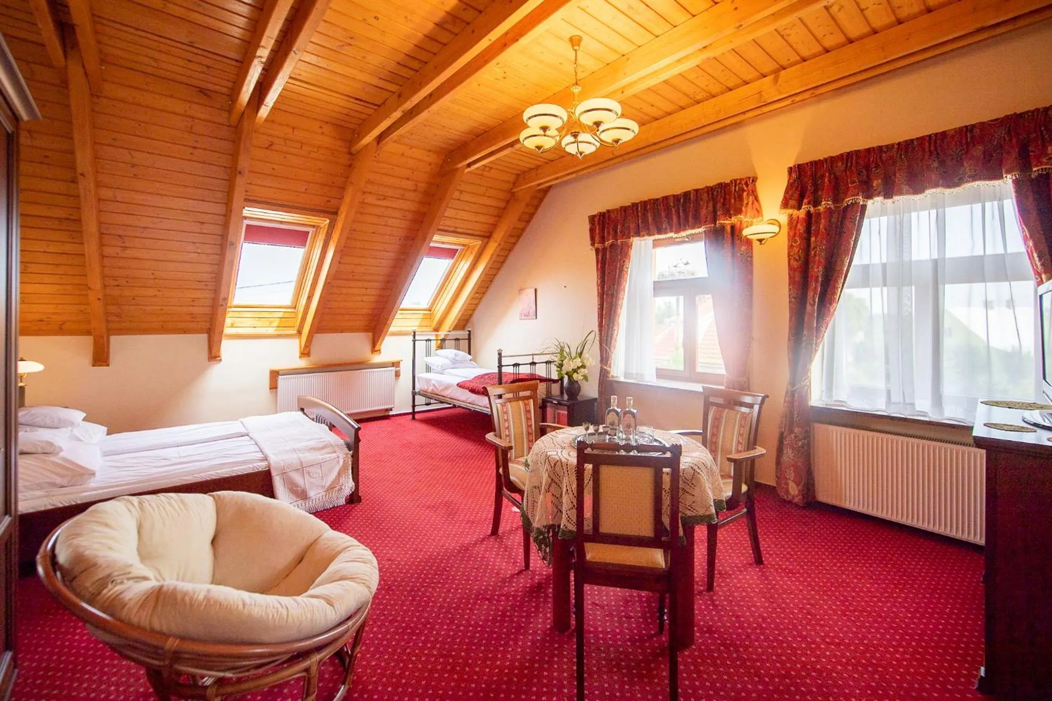 Property building, Bed in Apartamenty Galeria Trunków