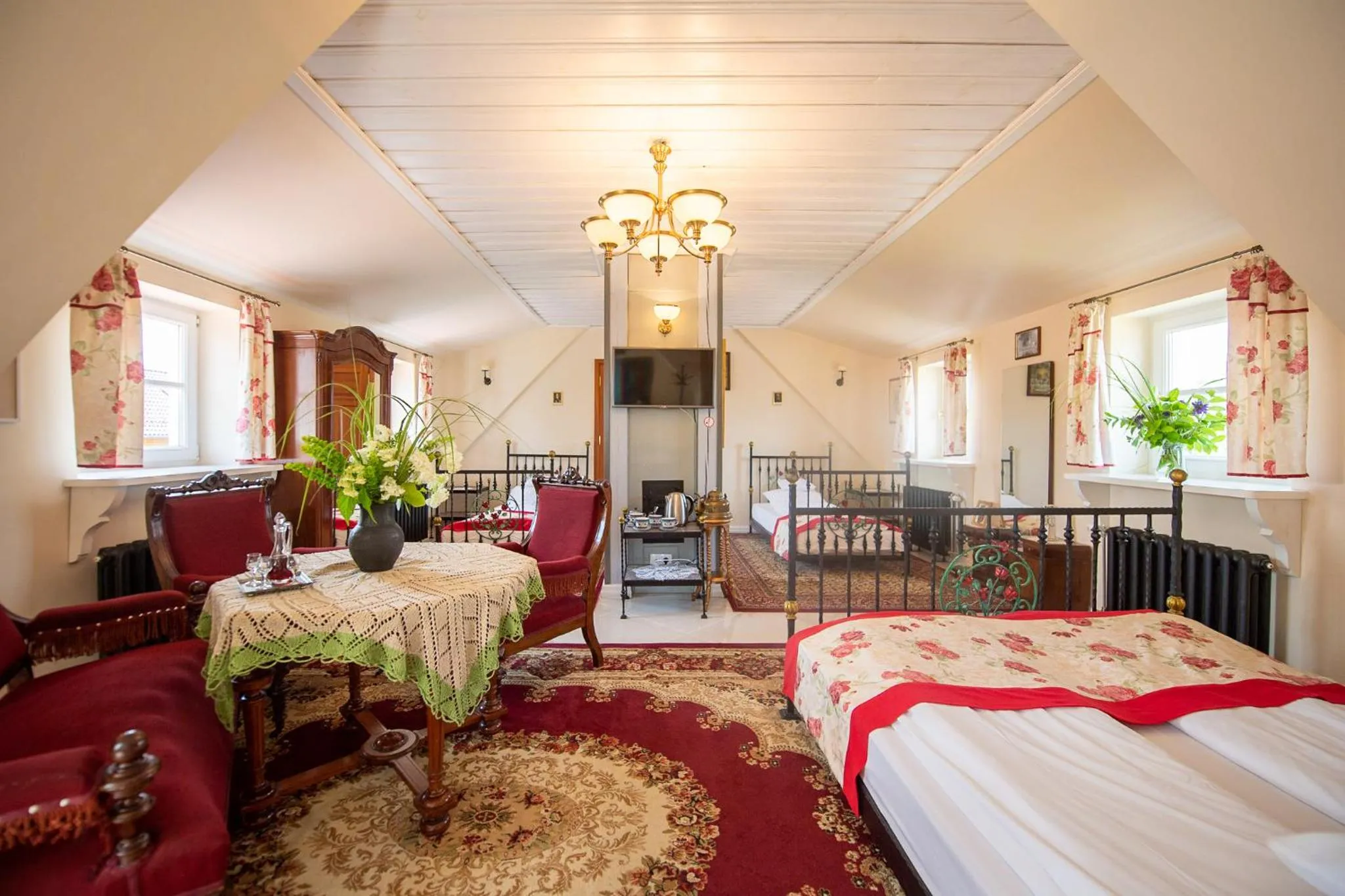 Property building, Bed in Apartamenty Galeria Trunków