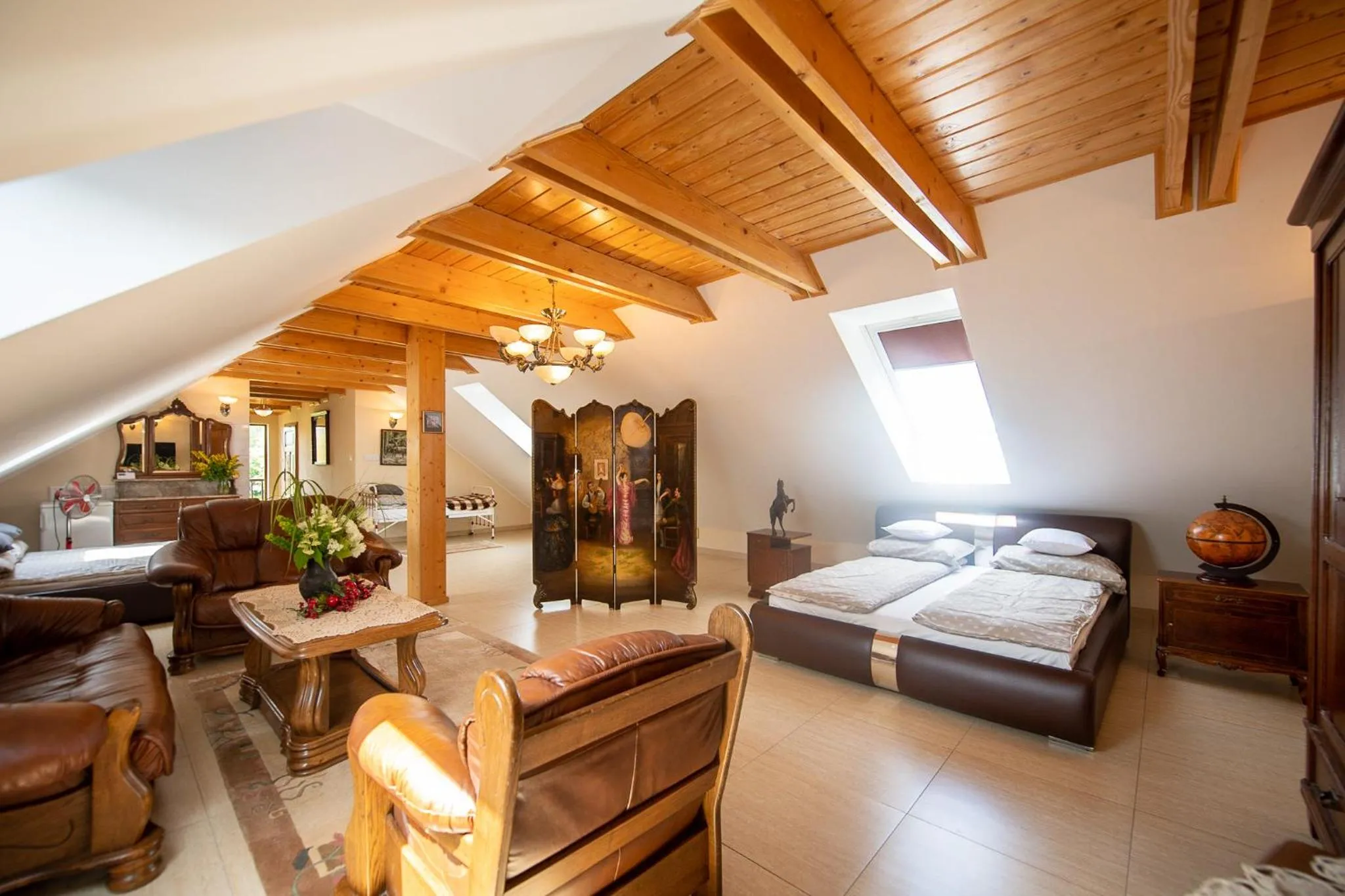 Property building, Bed in Apartamenty Galeria Trunków