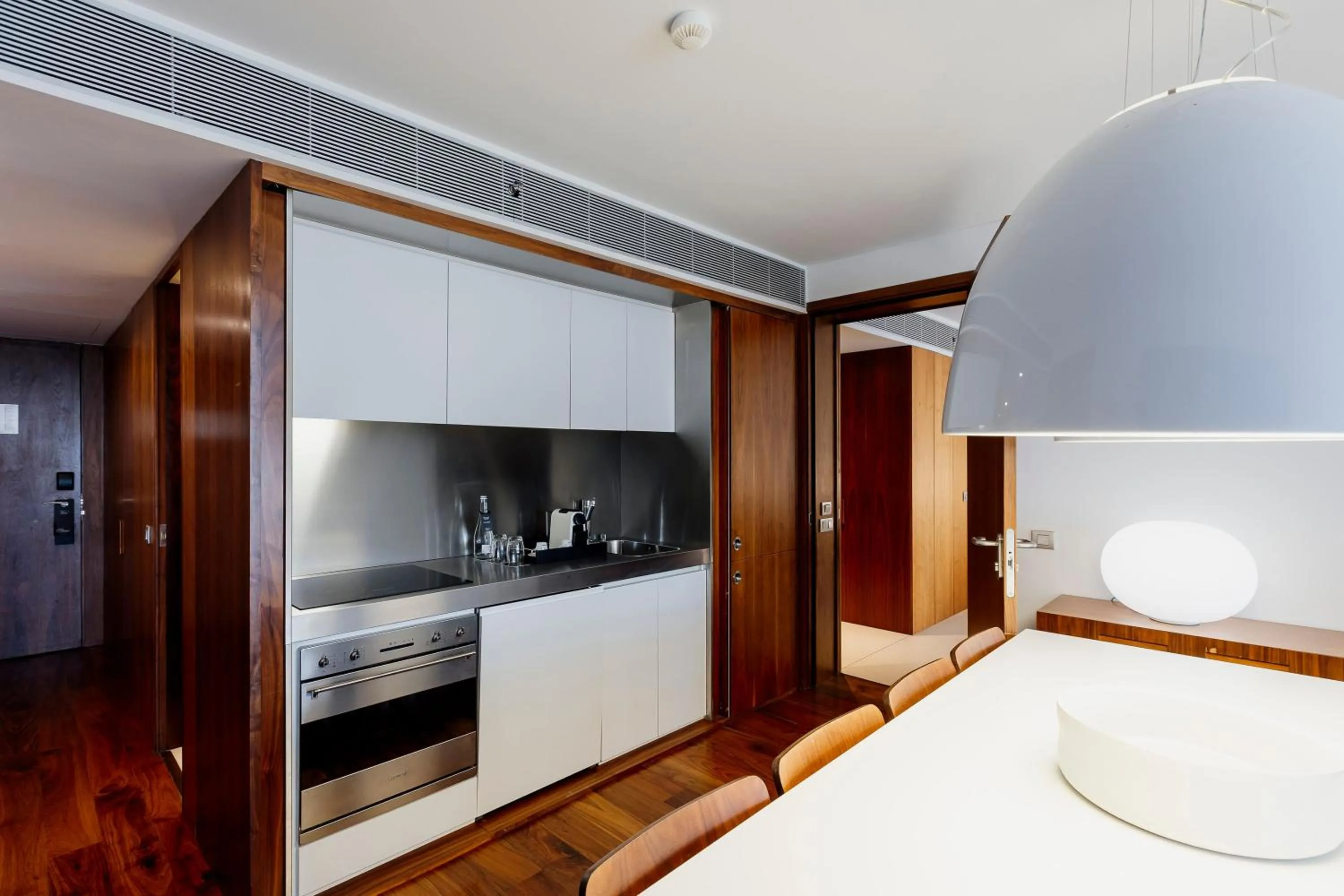 Kitchen or kitchenette, Bed in Troia Design Hotel