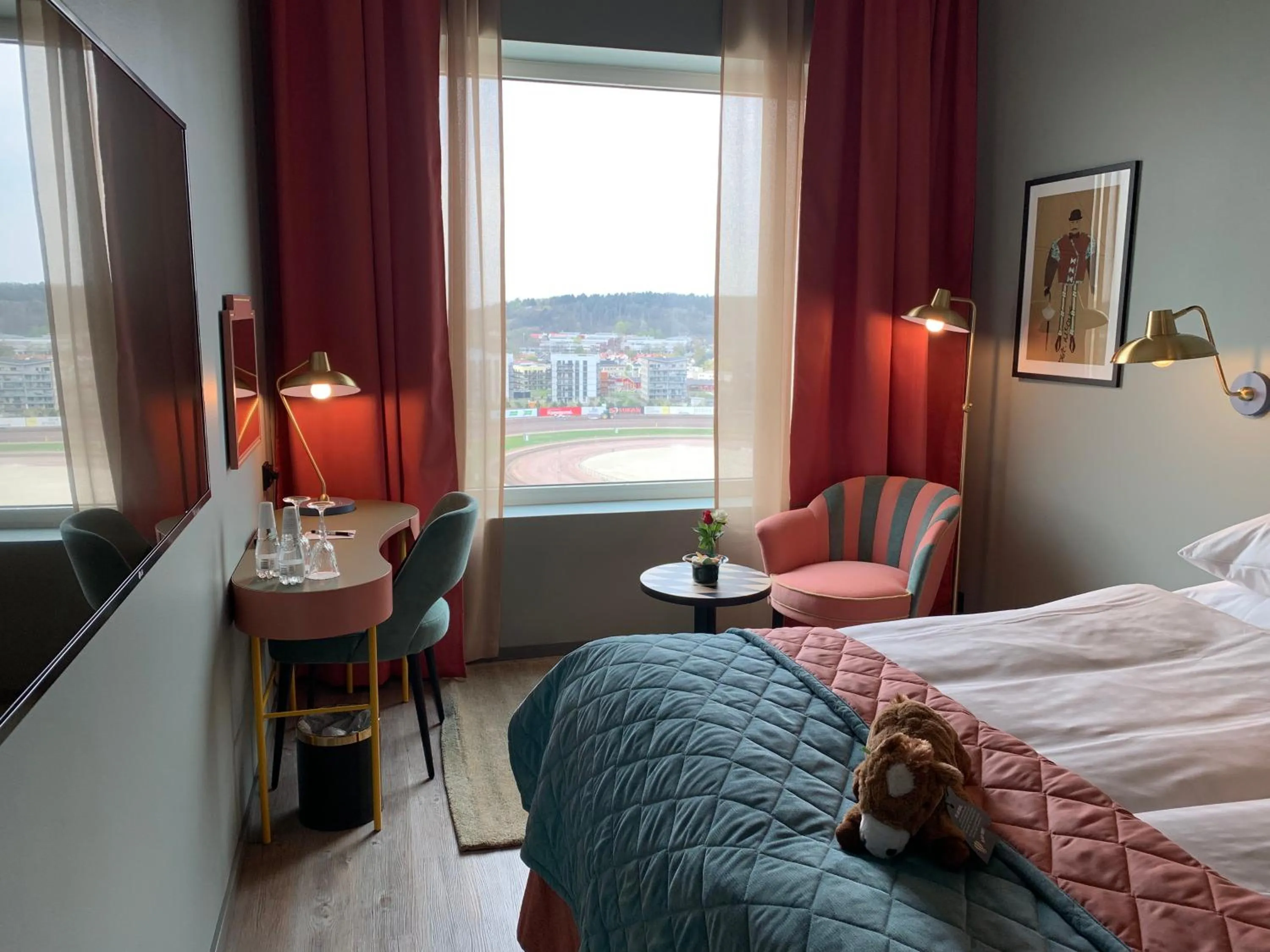 Property building, Bed in Best Western Plus Åby Hotel