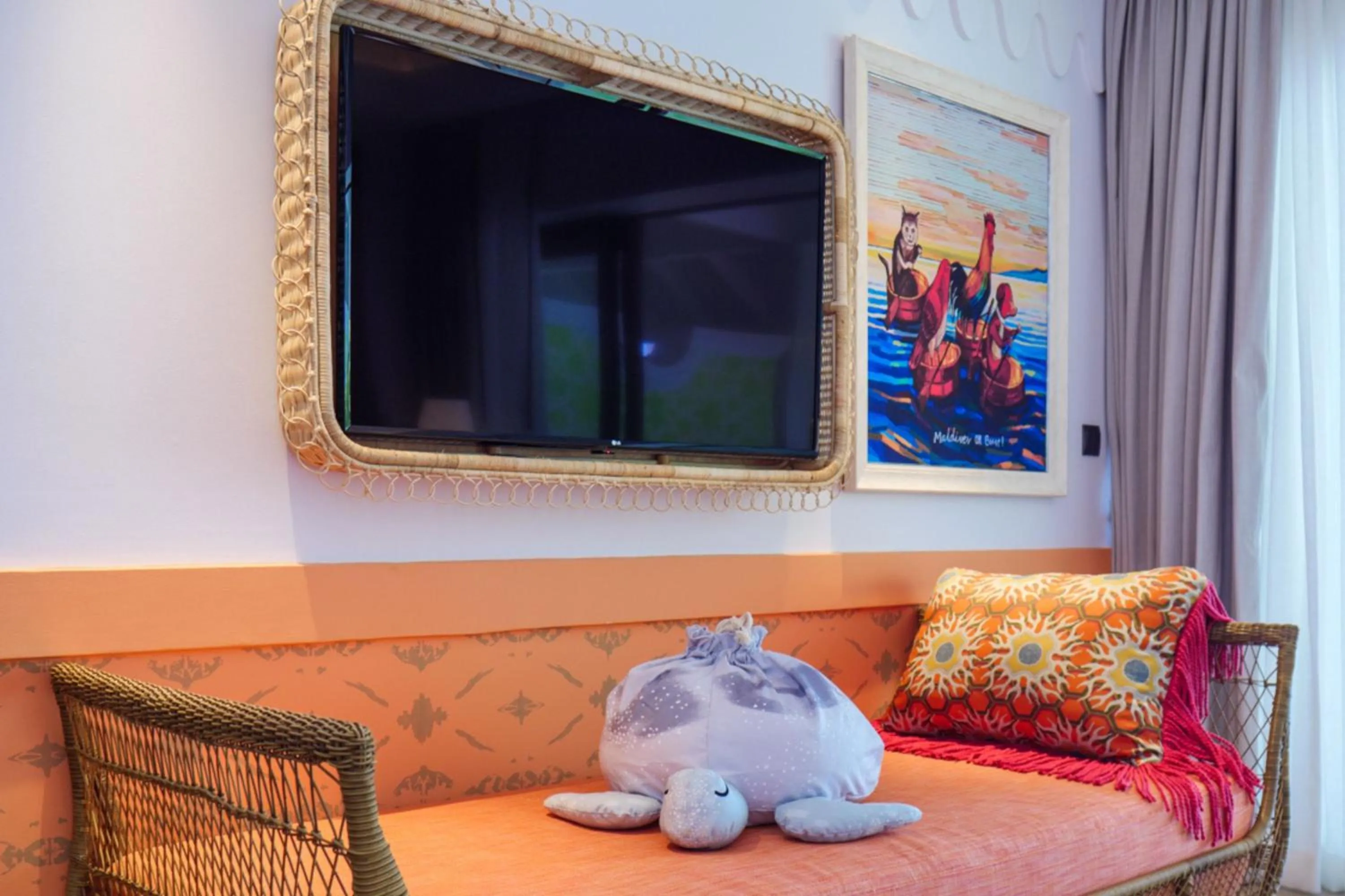 TV and multimedia in SAii Lagoon Maldives, Curio Collection By Hilton