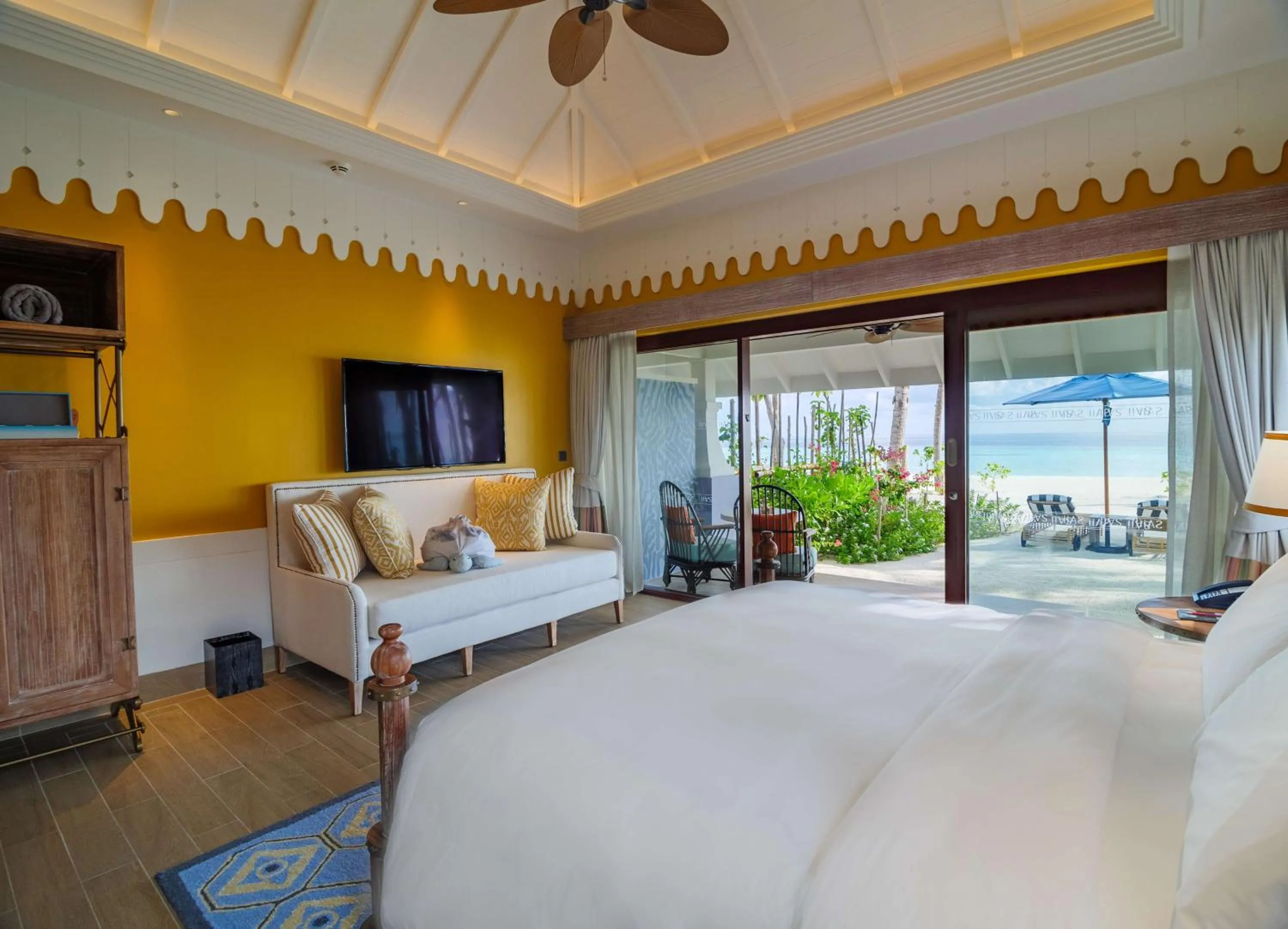 Bed in SAii Lagoon Maldives, Curio Collection By Hilton